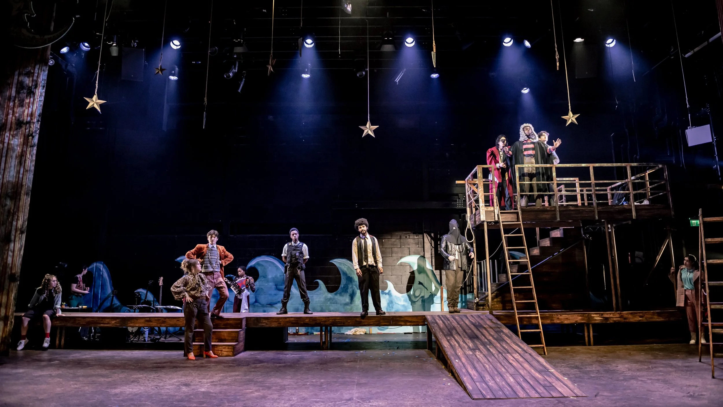 Lamda_Dead Dog In A Suitcase_Mark Dawson Photography_3059.jpeg