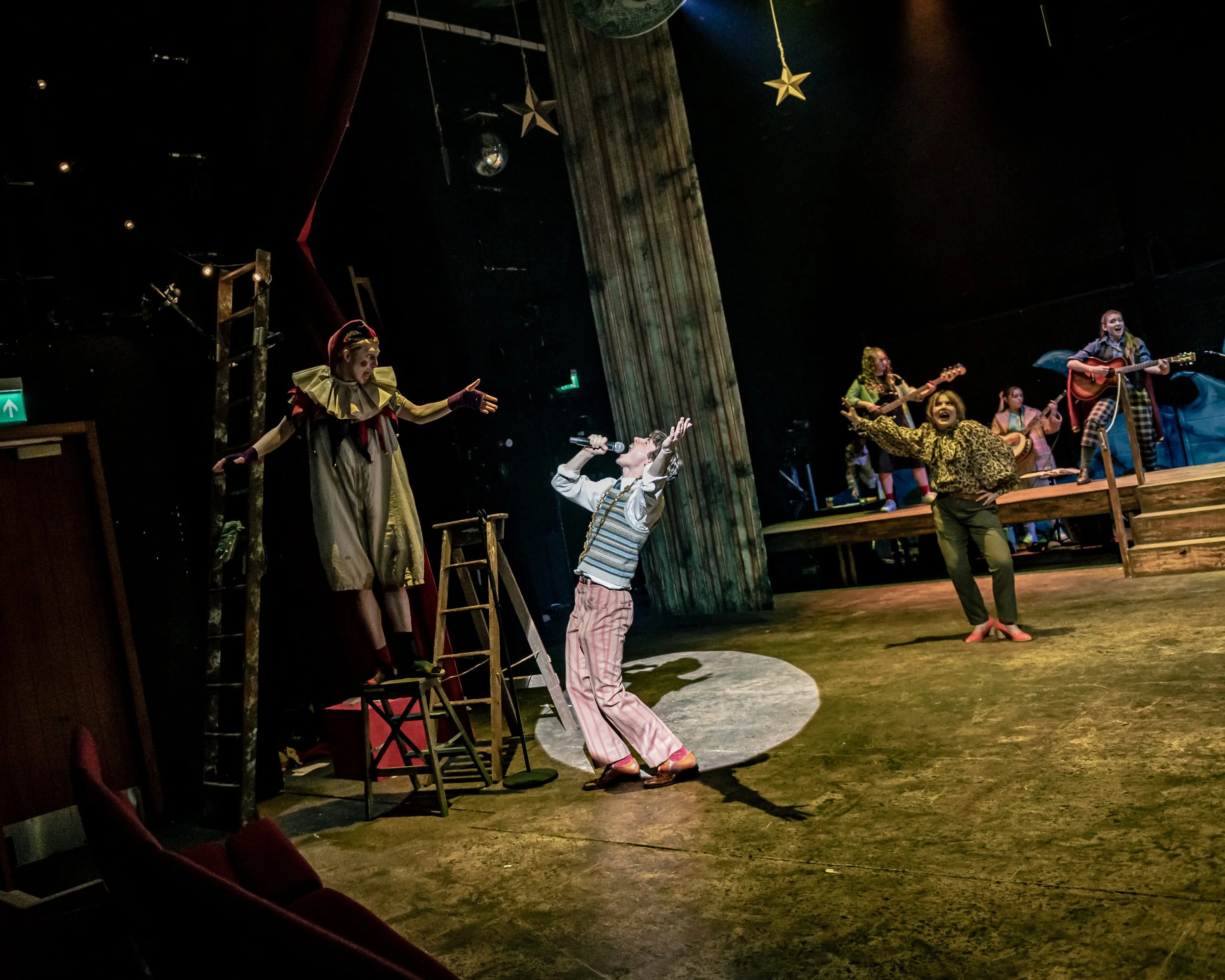 Lamda_Dead Dog In A Suitcase_Mark Dawson Photography_2315.jpeg