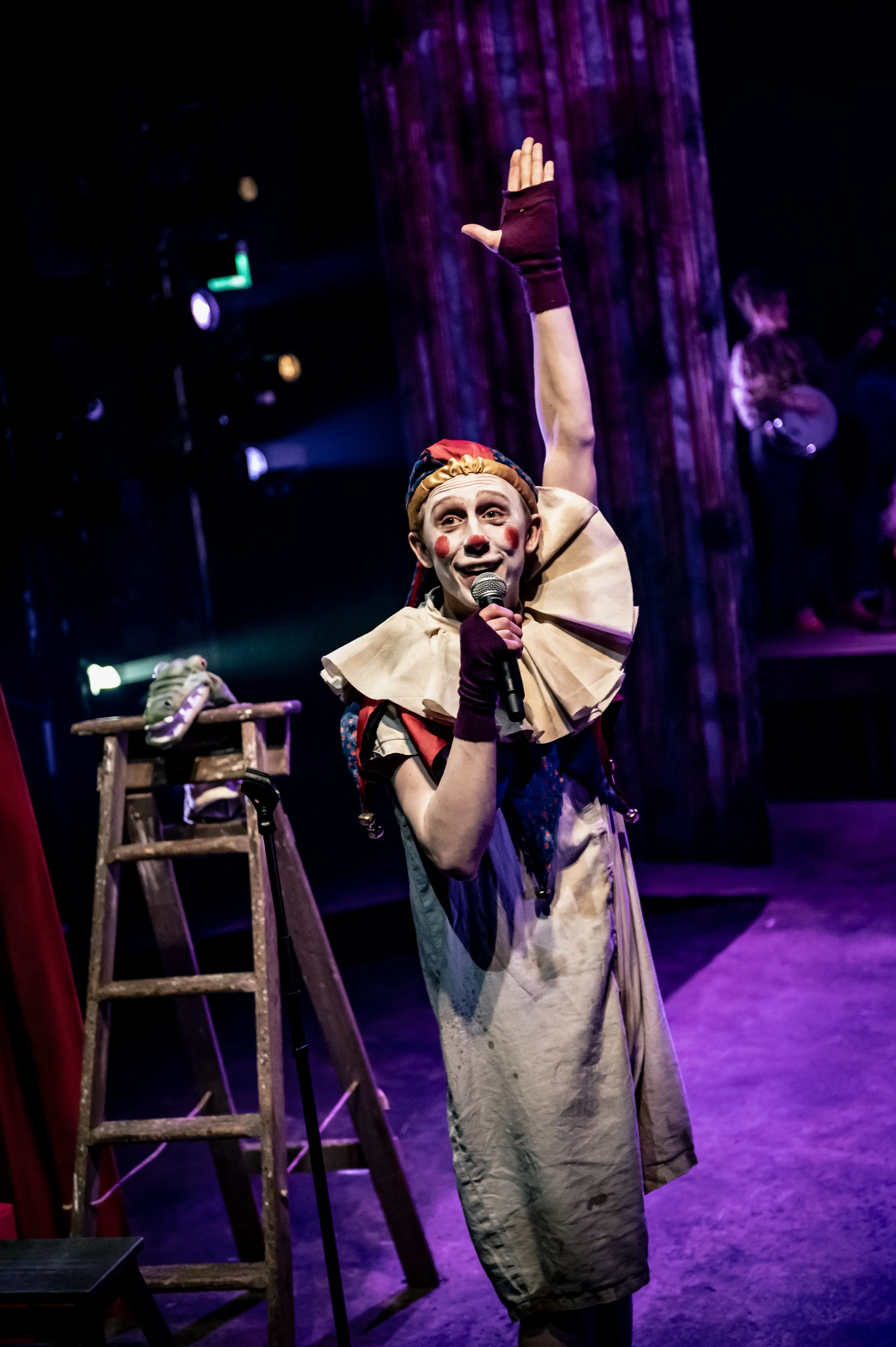 Lamda_Dead Dog In A Suitcase_Mark Dawson Photography_2035.jpeg