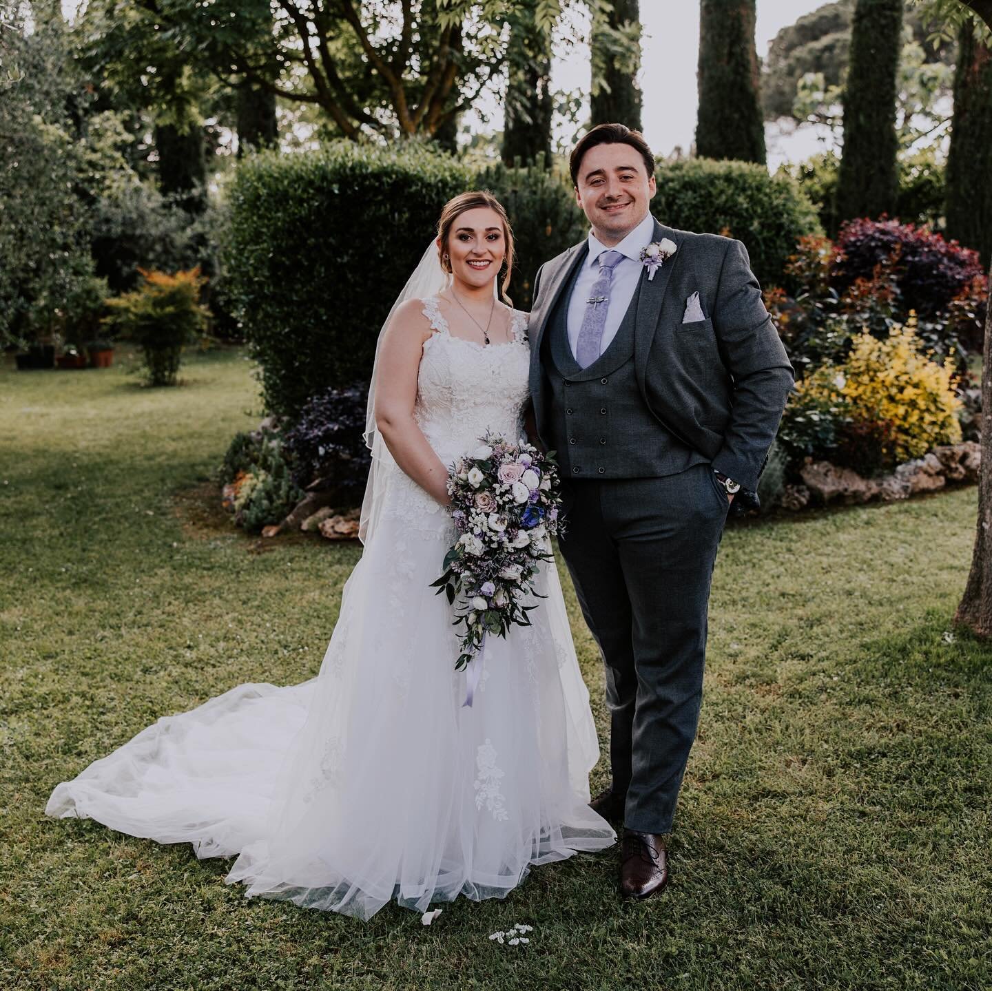 The best of times with Beth + Josh in bella Italia; a little snippet of their wedding day yesterday in beautiful Tuscany. 

Suppliers:

Venue - @relaislacortedeipapi 
Dress - @serenitybridescolchester 
Suits - @slatermenswear 
Flowers - @cristinaflor