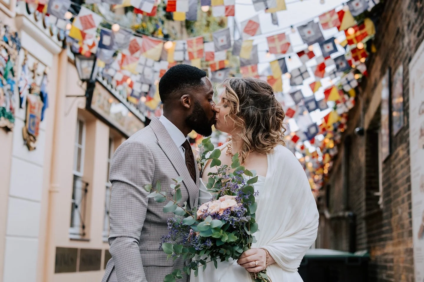 What a pleasure it is to be giving you a little peek into this vibrant day on the bank of the River Thames, where Greenwich was met with full Naija energy 🔥

Abbie and Emenike, two of the most genuine, kind souls, entrusted me to capture their weddi