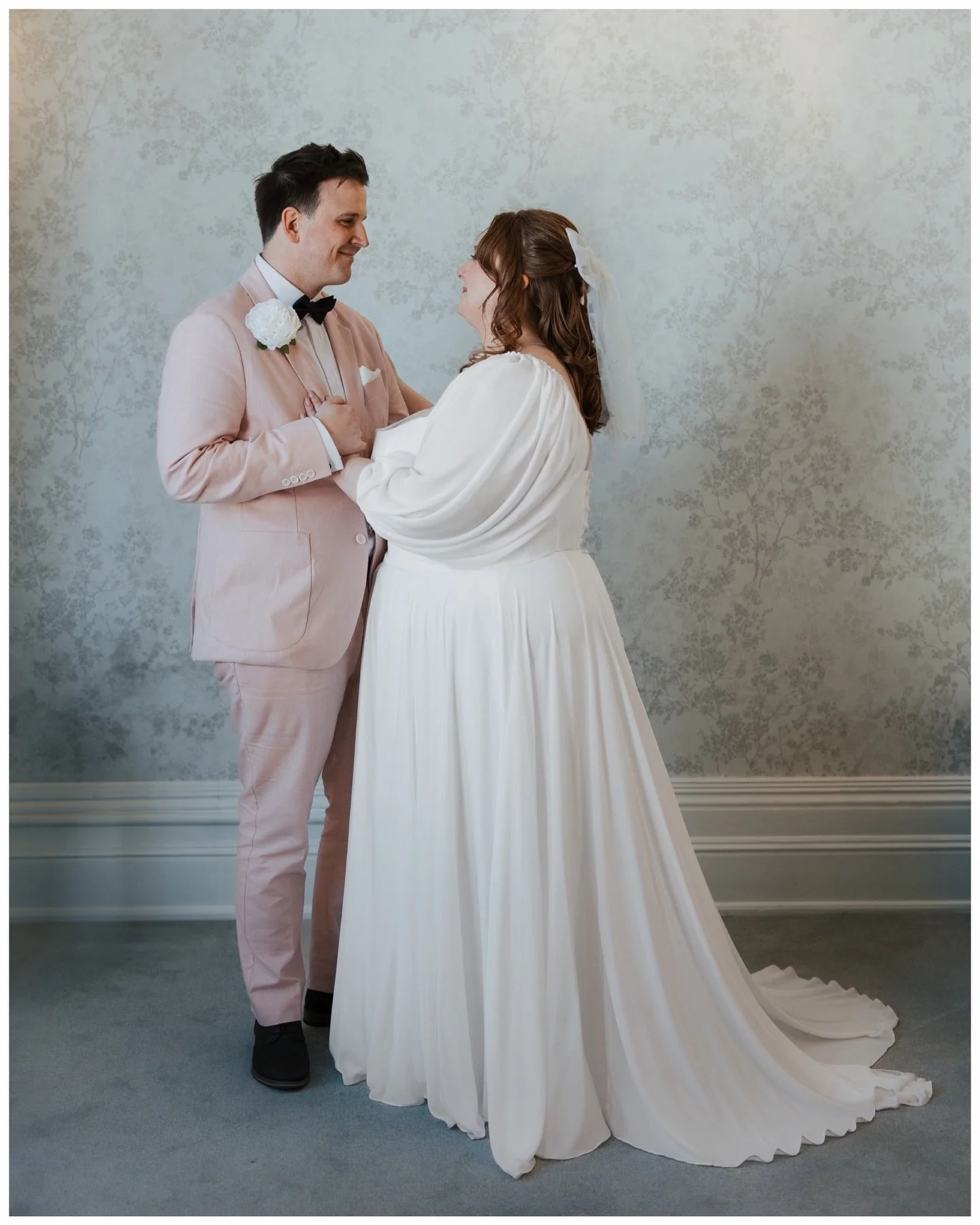 Showing us all how it&rsquo;s done: Loz and Sam💘

I&rsquo;m super chuffed with these photos from their intimate wedding in Kent yesterday, thank you for giving me the space and time to create these images.

Suppliers:

Ceremony - @a_kentish_ceremony