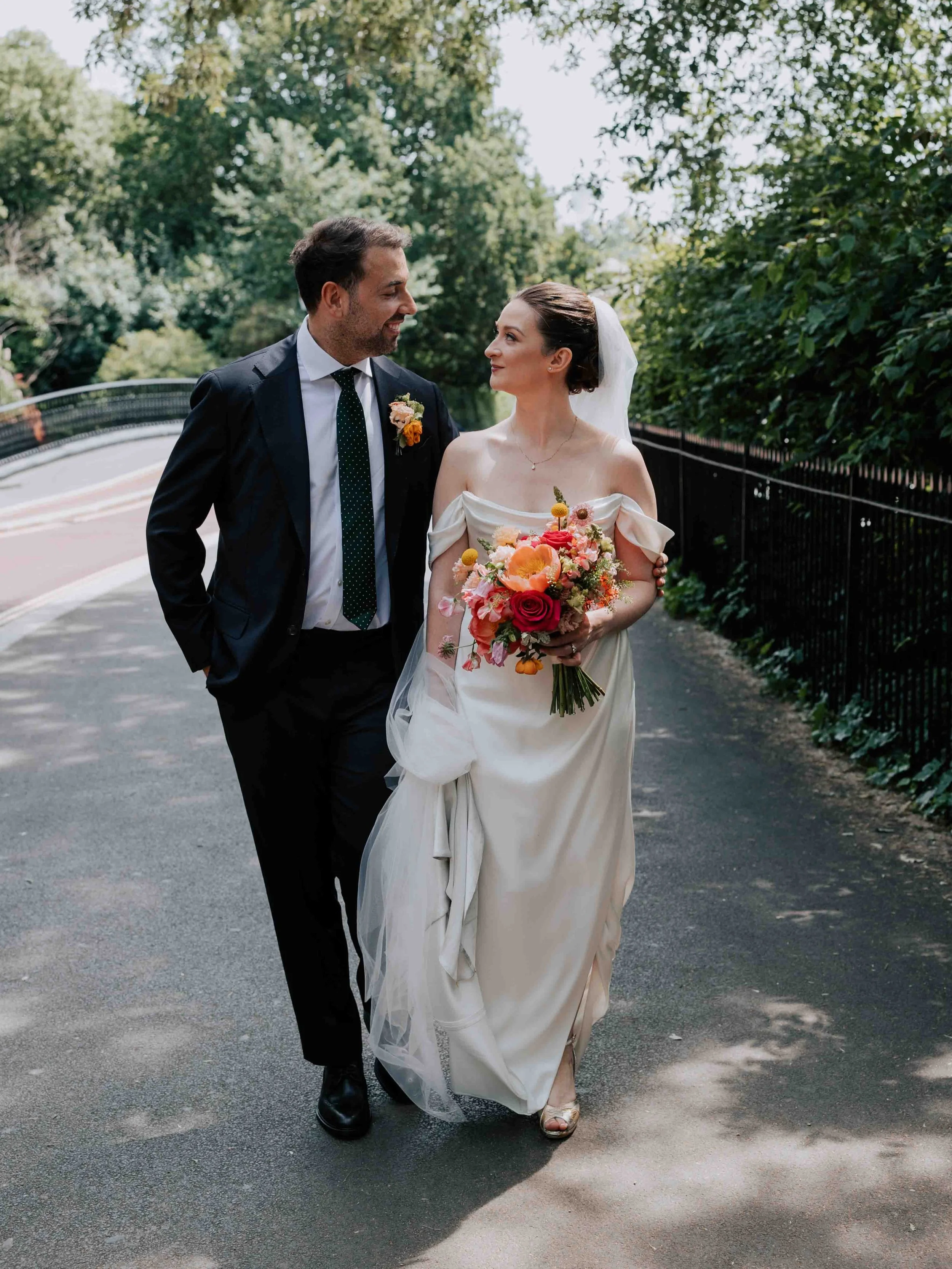 ⚡️Libby + Matt ⚡️

London: 3 locations, 2 vintage buses, 30 degree heat, 1 outfit change, and the most exclusive of reception venues.

30th May has been my most popular date for 2026 wedding enquiries, and I&rsquo;m so glad Libby and Matt chose me fo