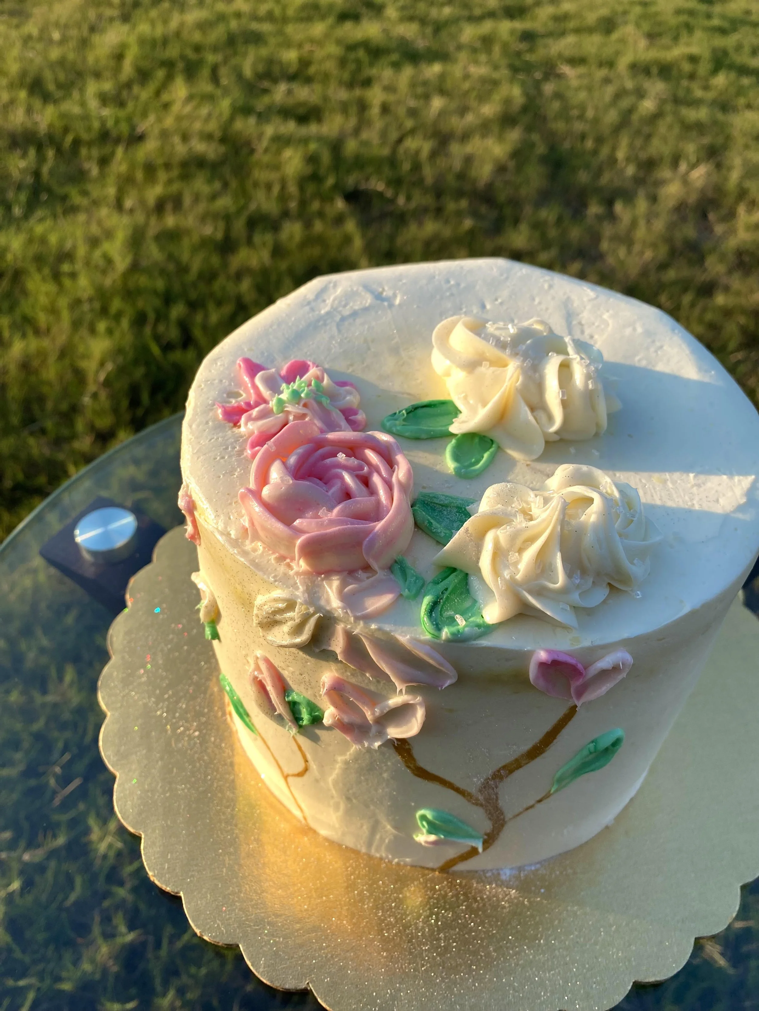 Floral buttercream blossom cake, how to make a palette knife flower cake, matthews bakery, charlotte bakery, black owned bakery, live tv baker, morning kitchen segment, celebrity bakers