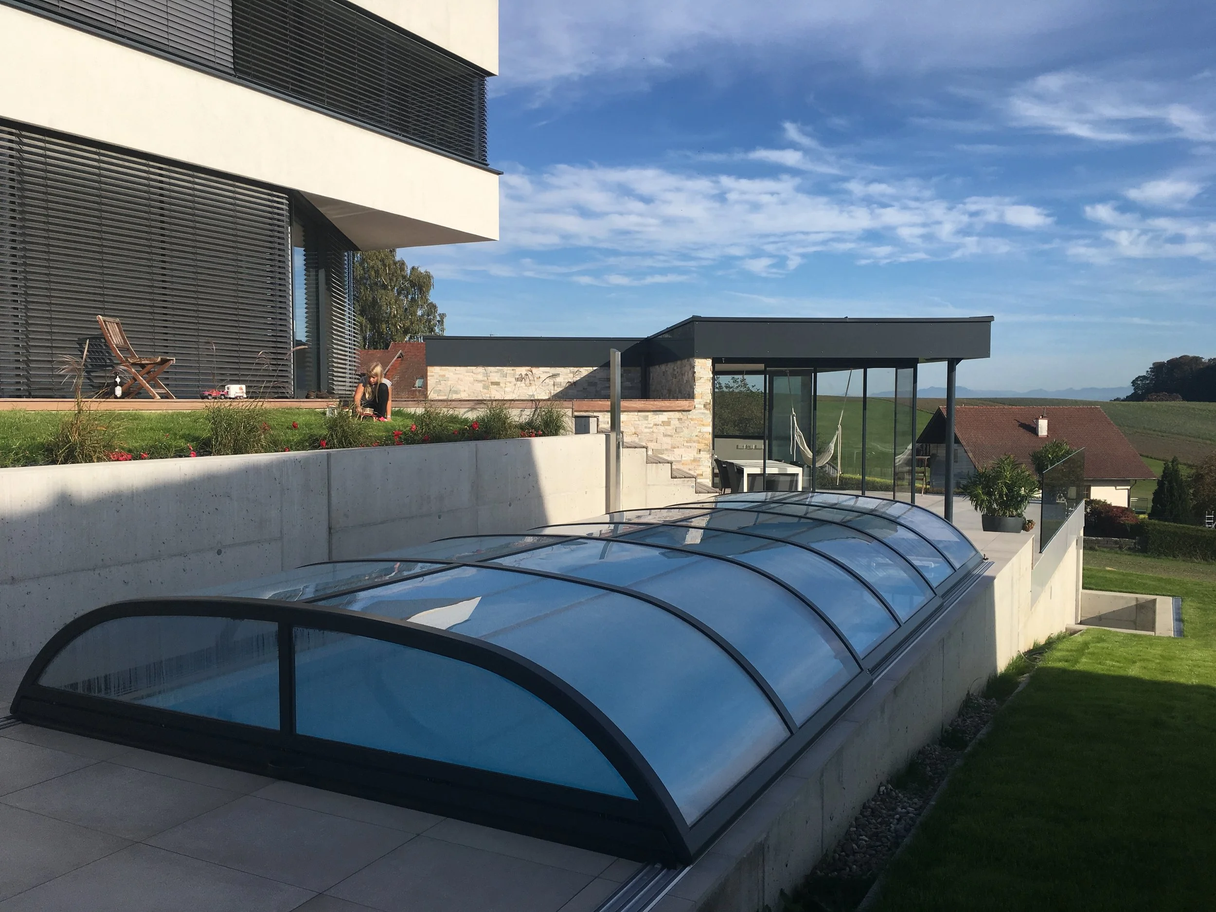 Wohnhaus mit Poolhaus