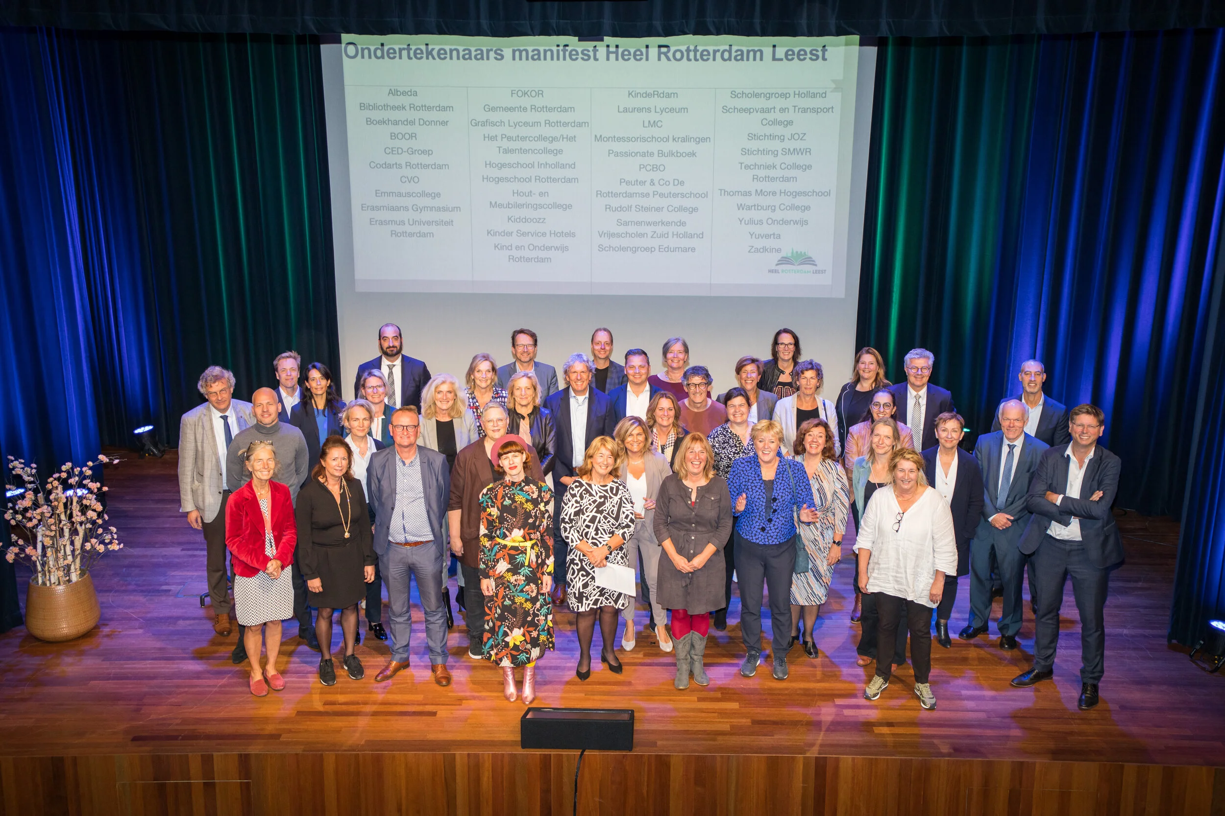 Rotterdamse scholen geven startsein leesoffensief met manifest‘Heel Rotterdam Leest’