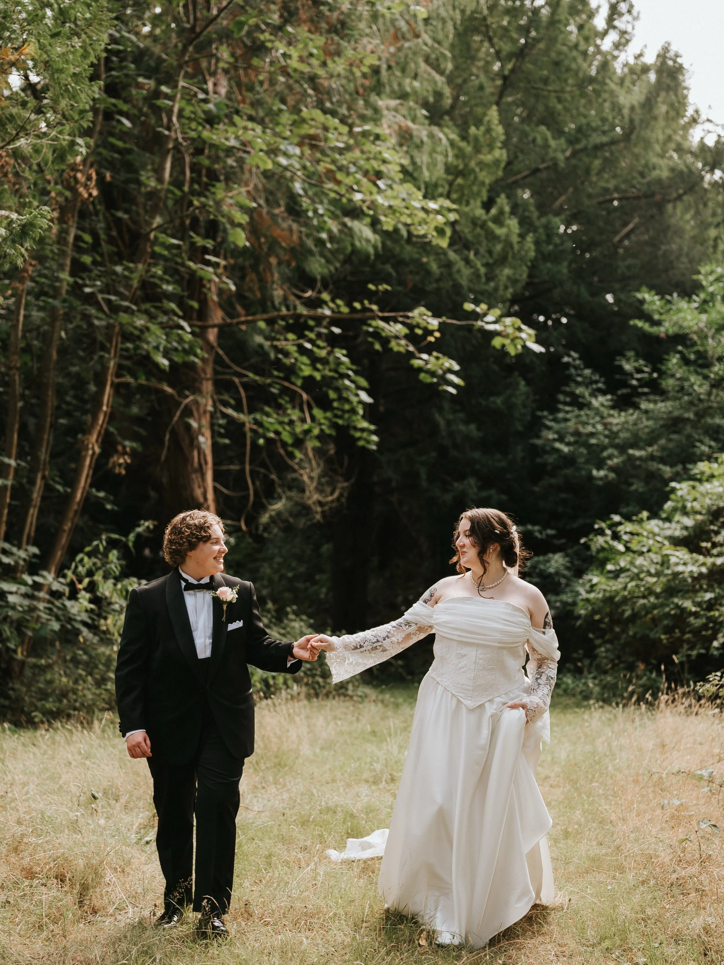 Pihla (They/Them) &amp; Lene (she/they) ✨💕
These two came all the way from Finland, with some of their closest family to get married in a gorgeous Scottish castle. A few shots from their gorgeous day, on digital &amp; 35mm 🎞️
This wedding gets me e