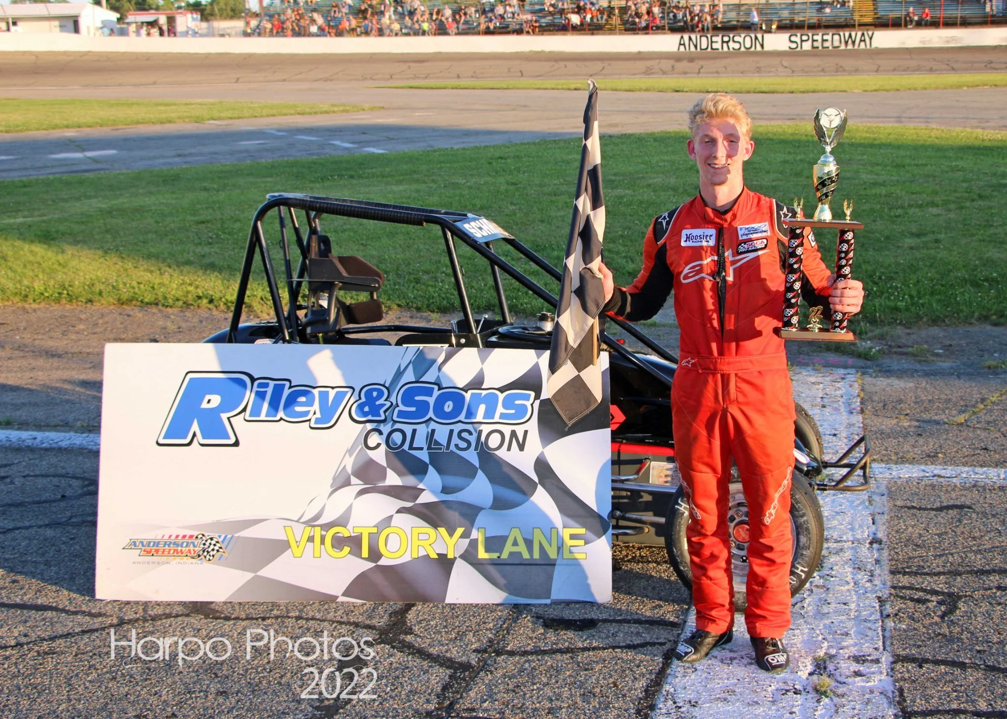 Schrage first-time Kenyon Midget victor