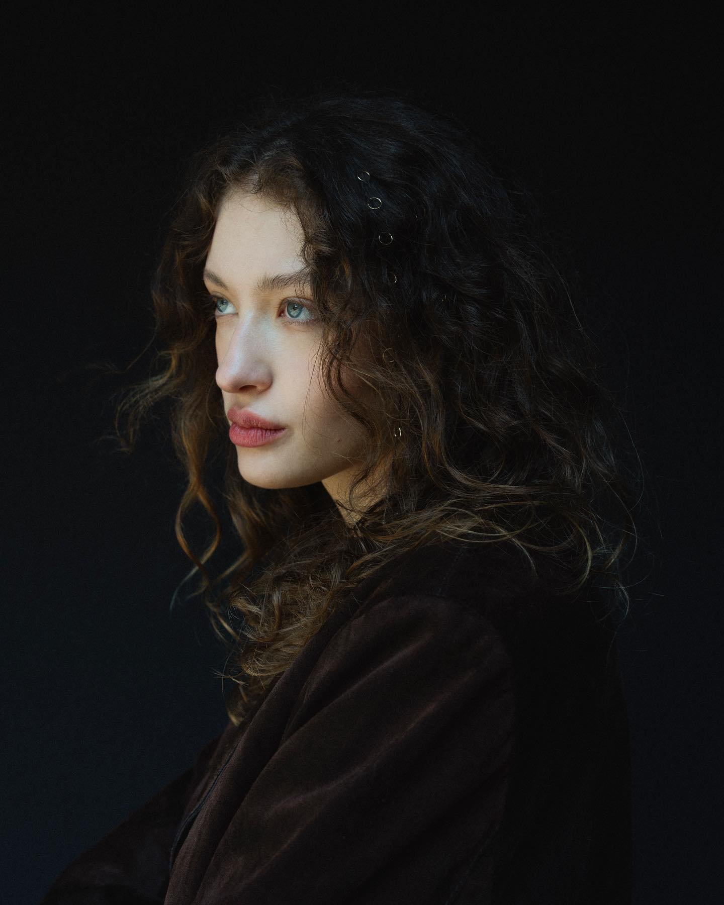 So glad I got to capture ethereal beauty of Severa while visiting home 🤍

Model: @severinaluk 
Fashion: @akvile_jancauskaite
Assistant: @joris.zaliauskas 
MUA: @uab.meikapuva 

#vilniuscity #portraitshooting #lithuanianartist #lithuanian #londonphot
