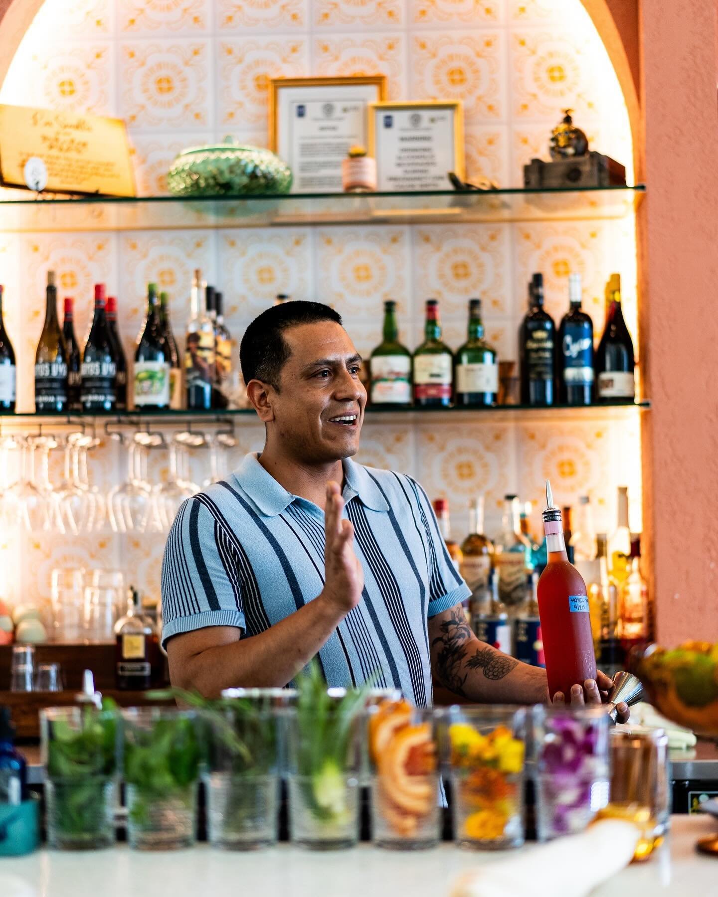 Meet @orestesmixdrinks , our new superstar bar manager and world-class mixologist! We&rsquo;re thrilled to have him join our team and his cocktails grace our menu. ⁠✨🍹
⁠
𝘍𝘙𝘖𝘔: Mexico City/New Orleans⁠
𝘊𝘜𝘙𝘙𝘌𝘕𝘛 𝘏𝘖𝘖𝘋: Oakland City, Atlan