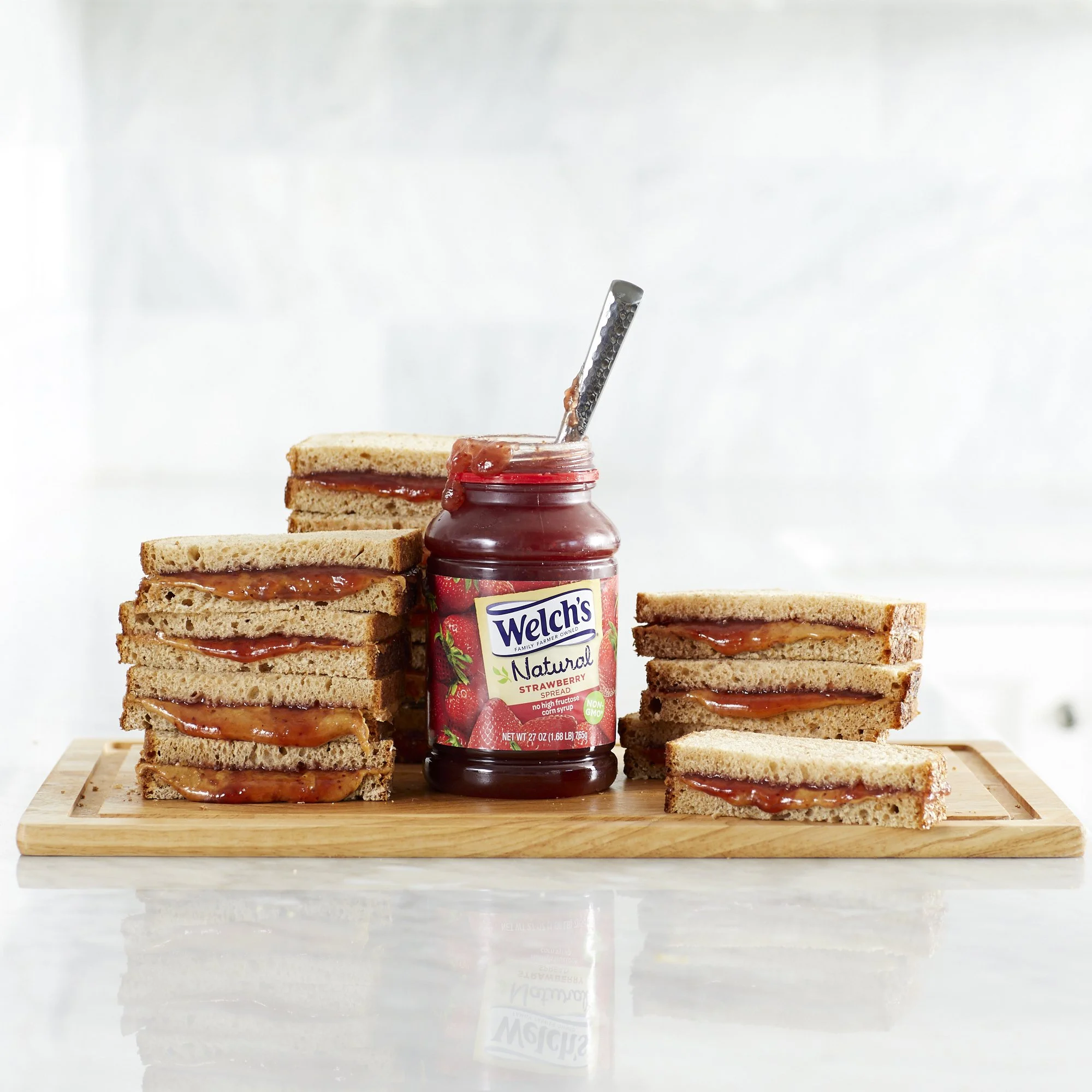 Welchs_Day_01_Shot_07_PBJ_Strawberry_0197.jpg