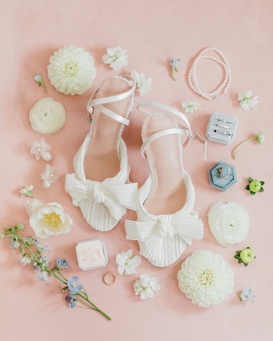 give me all the dainty details 🤍

Here&rsquo;s some things to include in your flat-lay details:
&bull; Your Invitation Suite 
&bull; Engagement Ring + Both Wedding Bands
&bull; Your Bridal Jewelry for Wedding Day (earrings, necklace, bracelets, etc.