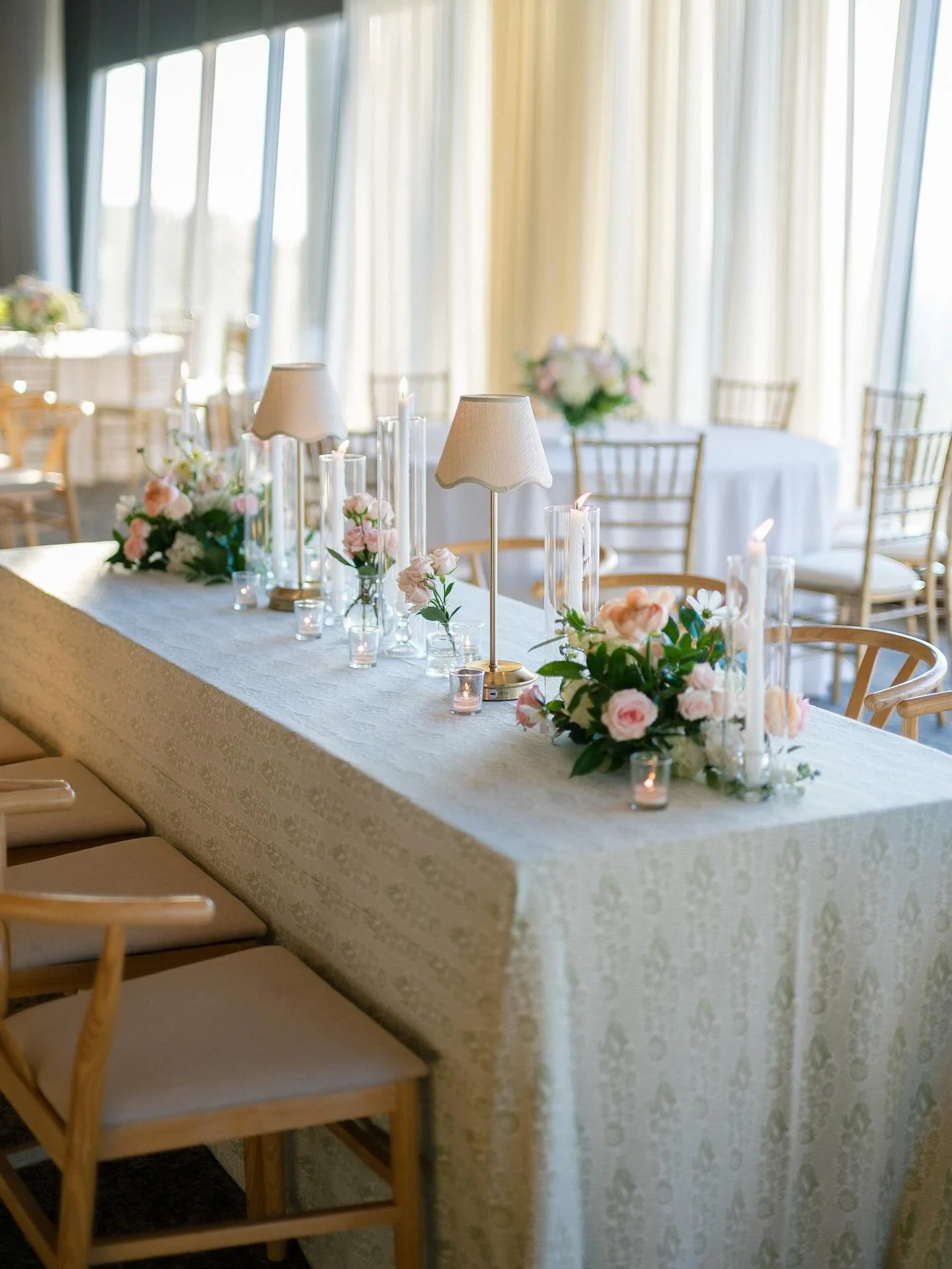 something we will never be able to emphasize enough, is how much a good speciality linen &amp; chairs can add to a space &amp; overall design!!✨

Planning &amp; Design: @lauryne.weddings 
Photography: @ericandjamieassociates @elizabethblackphotograph