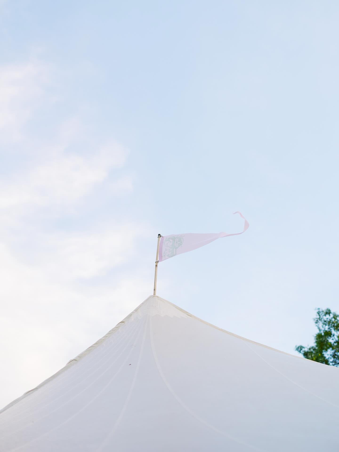 We love a sailcloth tent&mdash;stunning from day to night! &amp; even better when it&rsquo;s topped with a custom monogrammed flag! 💗

#sailclothtent #tentwedding #wedding #weddings #weddingday #alabamawedding #weddingplanner #weddingplanning #alaba