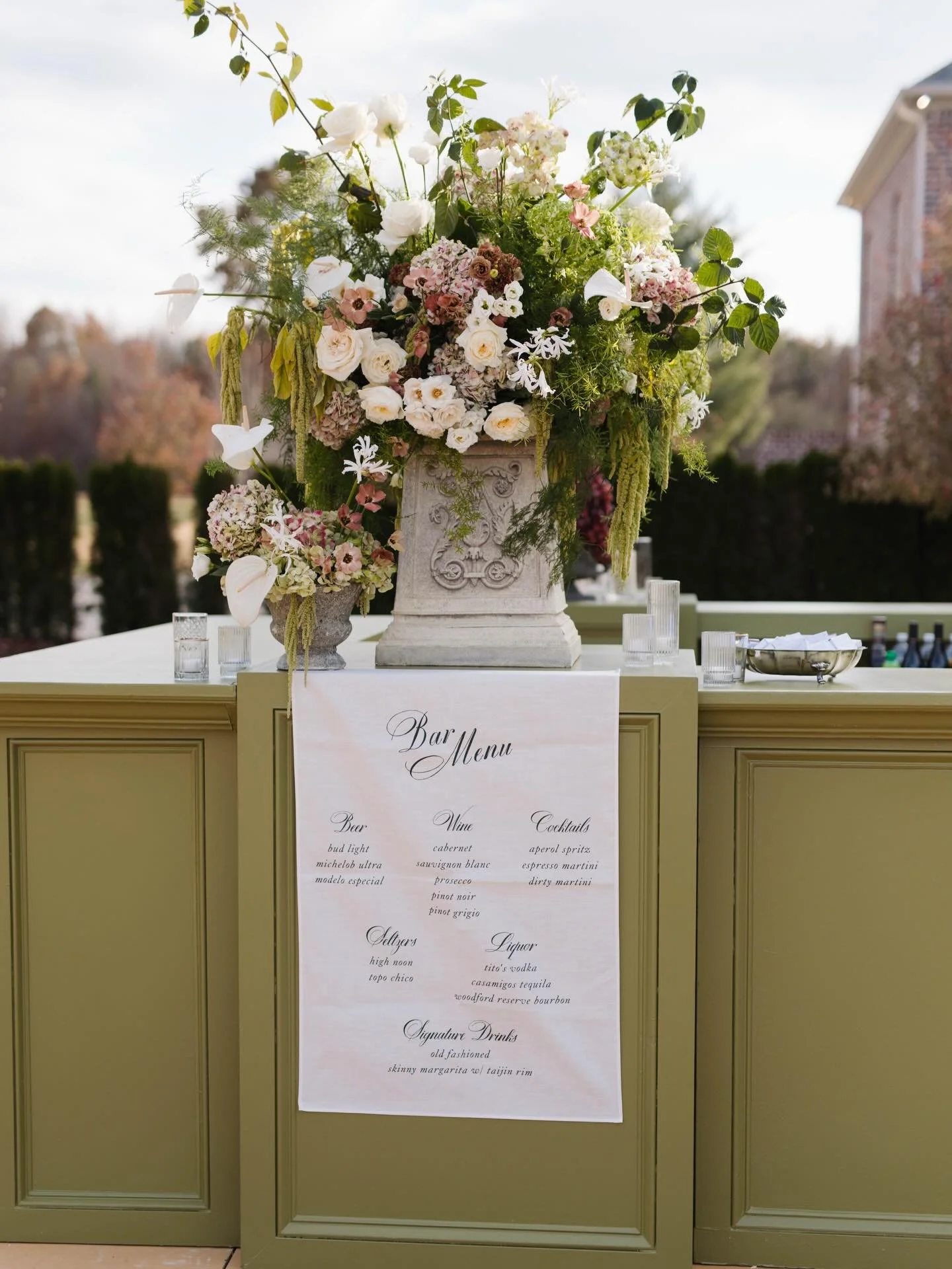 this olive green bar &amp; bride, Cloie in her second dress were iconic &amp; fabulous in every way!!!✨🤎

Planning &amp; Design: @lauryne.weddings 
Photography: @bystephanievelez 
Video: @lucycamrynfilms 
Content Creator: @itschampagnesocial 
Floral