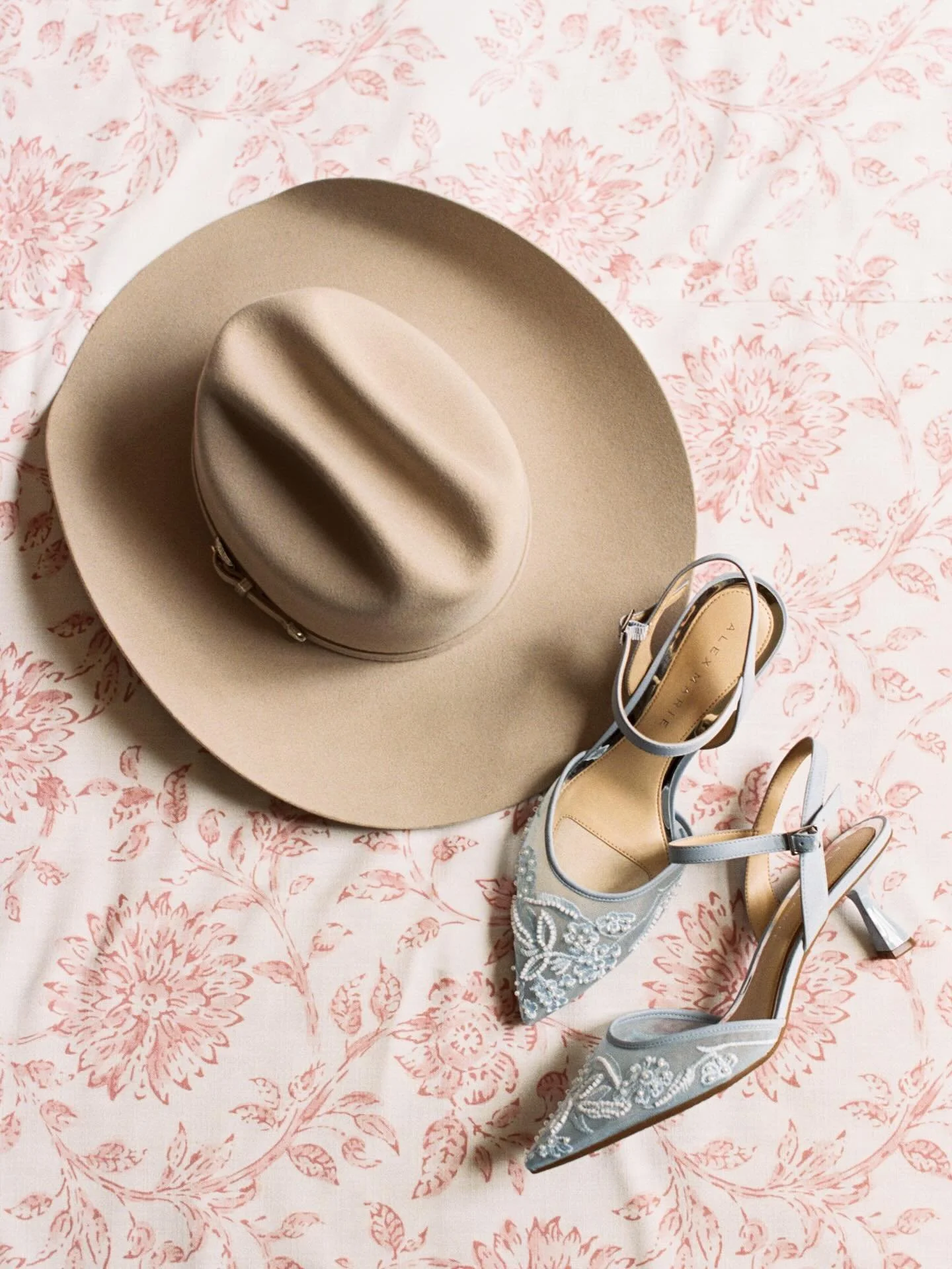 all the details from Libby &amp; Ben&rsquo;s day💗&mdash; from subtle touches of the bride&rsquo;s Texas Roots, to lush garden florals, a cocktail hour surrounded by pink scalloped umbrellas &amp; a celebration of so much love &amp; pure joy for our 
