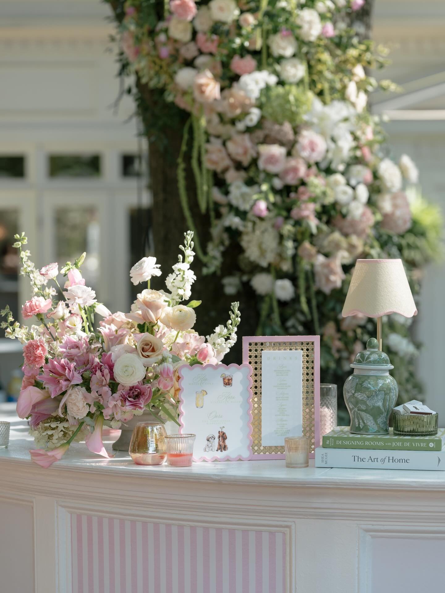 One of our favorite design moments from Abby &amp; Grant&rsquo;s day- the bar!🩷

A custom bar isn&rsquo;t simply where drinks are served&mdash;it&rsquo;s where conversations begin, reunions happen, toasts are shared &amp; the energy of the evening t