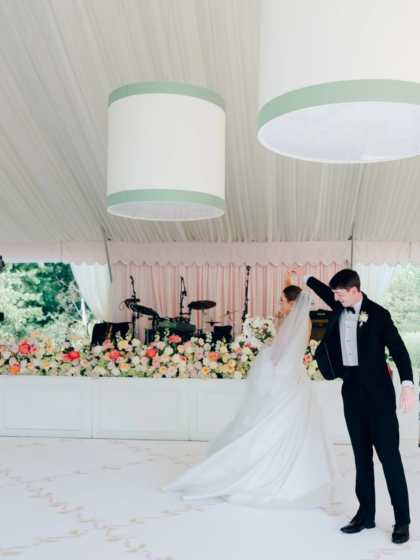 From their first twirl in an empty tent to their first dance as husband &amp; wife surrounded by all their loved ones&hellip; &amp; one final dance together before the night ended! 

These are the moments that you&rsquo;ll cherish forever!!🤍

#weddi