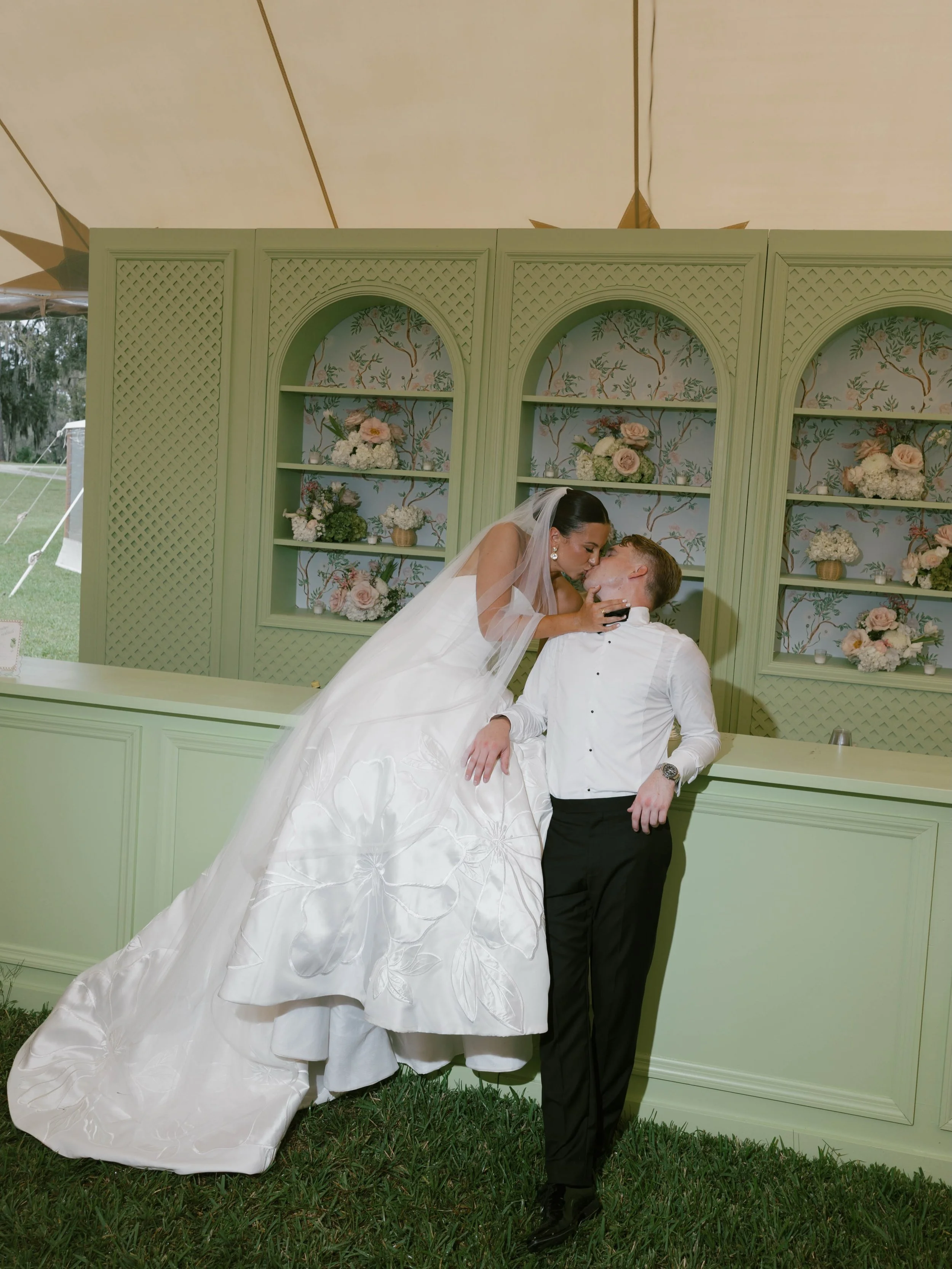 Peyton &amp; Jack&rsquo;s wedding weekend in Bluffton, South Carolina, was such a perfect reminder of why I love what I do! And at the heart of it all, it has always been the people! 🤍

With hurricane forecasts and conversations of Plan B&rsquo;s le