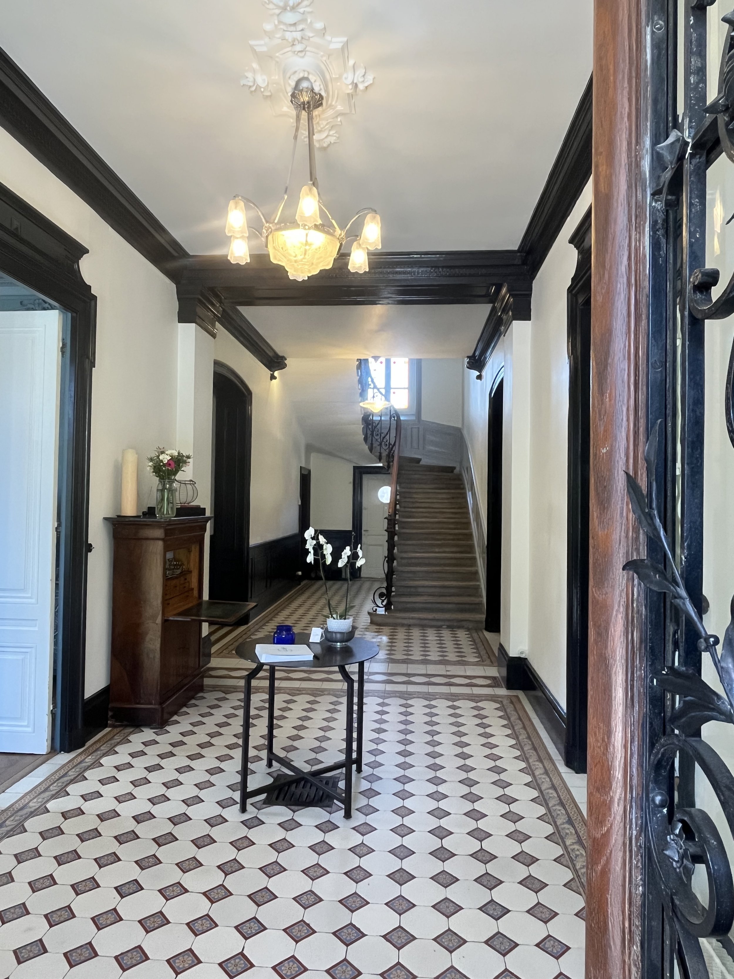 The newly painted entry - all original tile