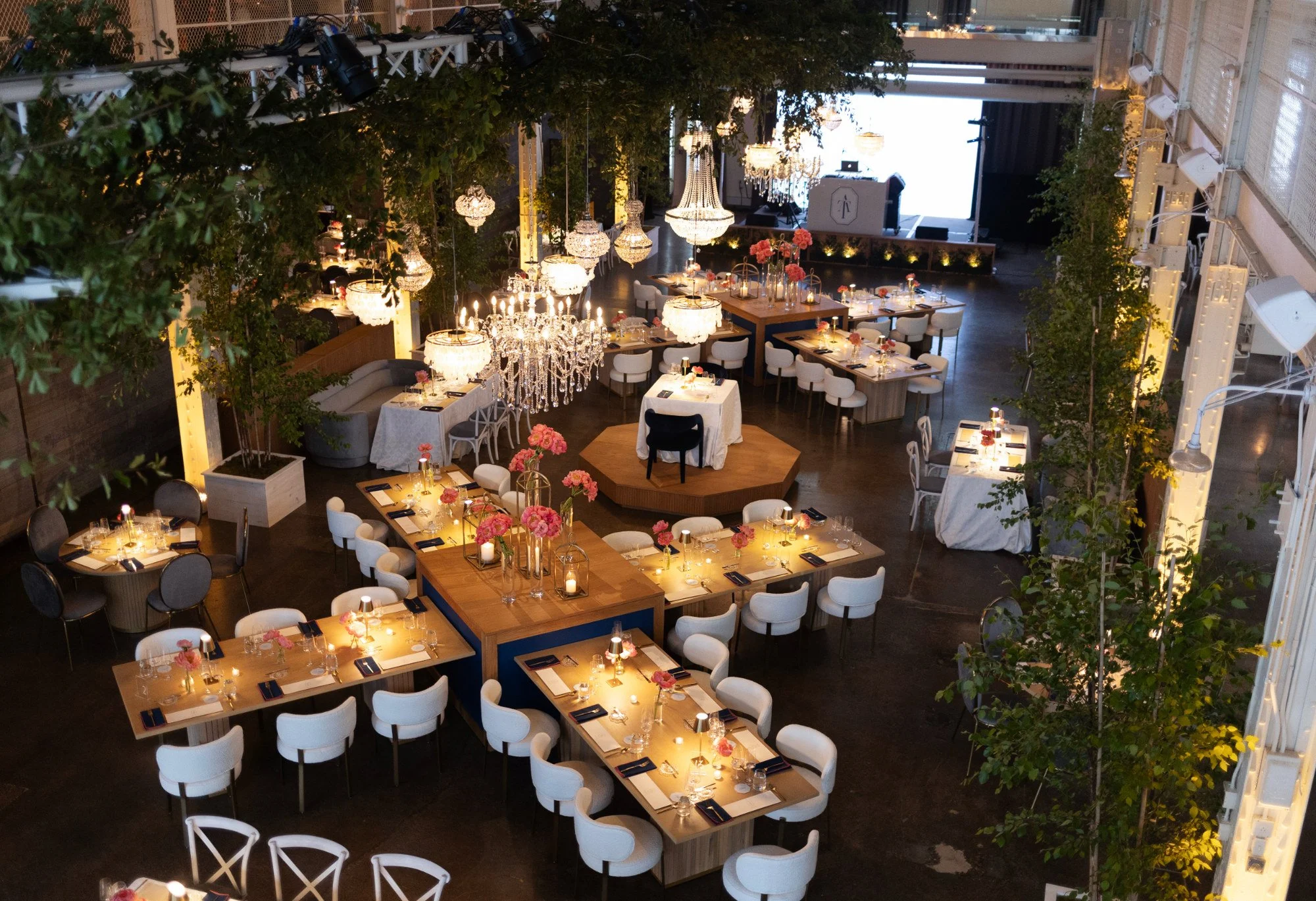 anavo-events-overhead-immersive-dining-chandeliers.jpg