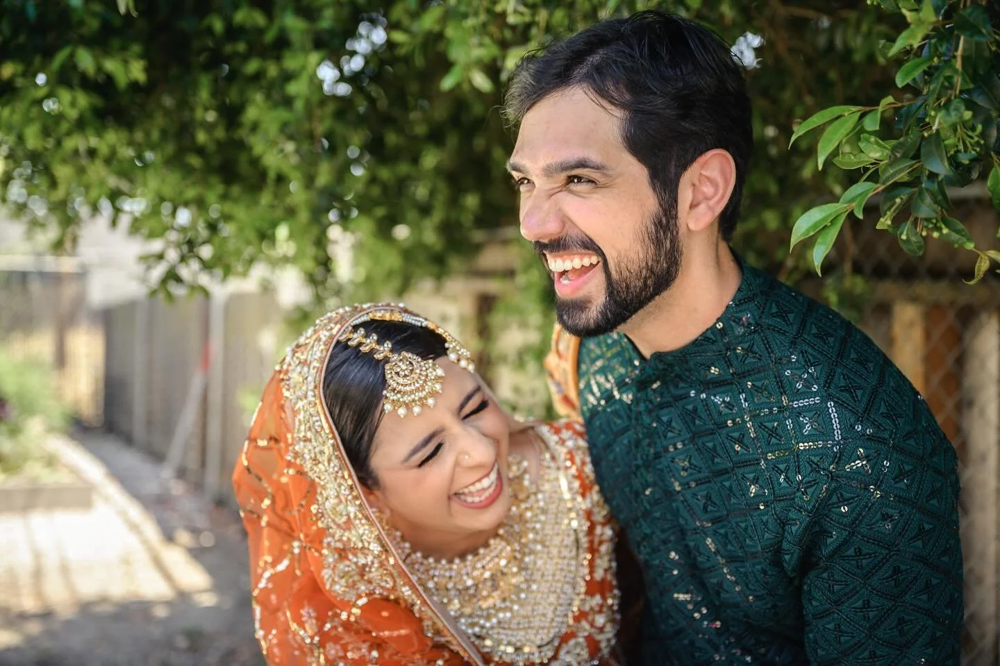 When your wedding information questionnaire says to think of The Office for romantic portraits, you know the day is gonna be filled with giggles. 😂