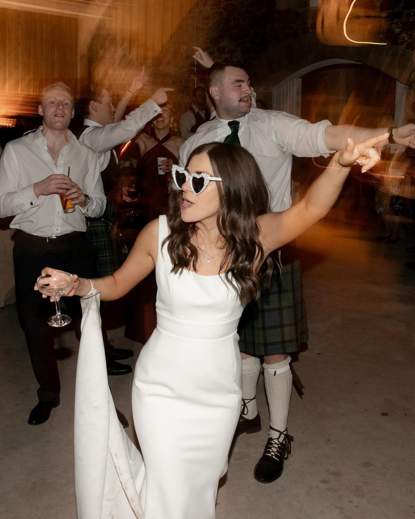 Absolutely loving these images from @melodyjoyco from Sara &amp; Neil&rsquo;s day, which was right at the end of 2023!
.
We even got snow at the gorgeous @rossie_on_the_earn which was a total treat ❄️
.
Thank you so much for having me with you on you