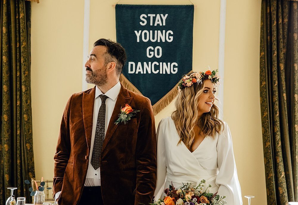 Today we celebrate the first wedding anniversary of Hollie &amp; Ryan who were married one year ago today at the stunning @kippilaw_house 🥰
.
This whole wedding was just so stylish &amp; cool, I loved every detail!
They have also recently been featu