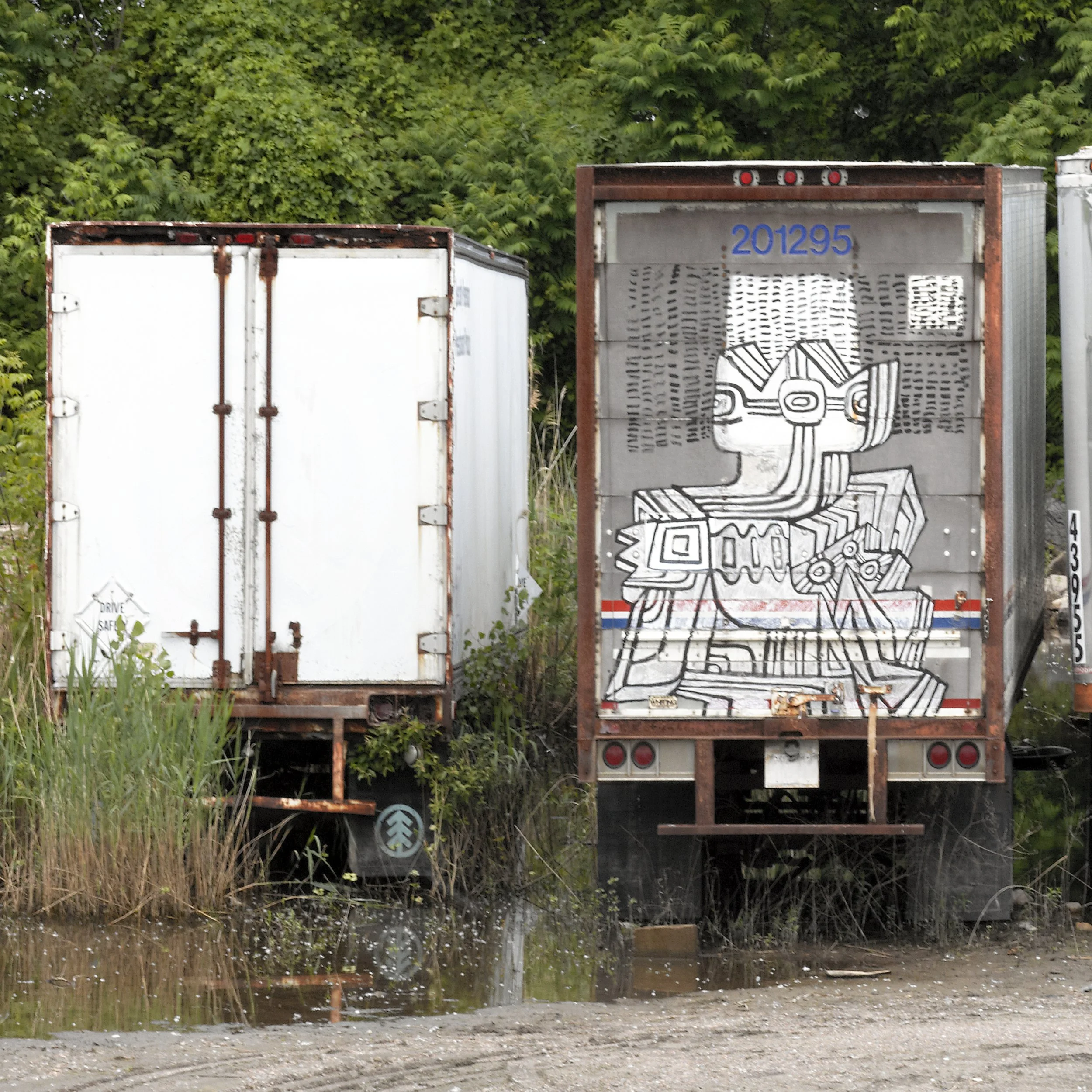 110613_ClarkDerbes_trailers 0314_3.jpg