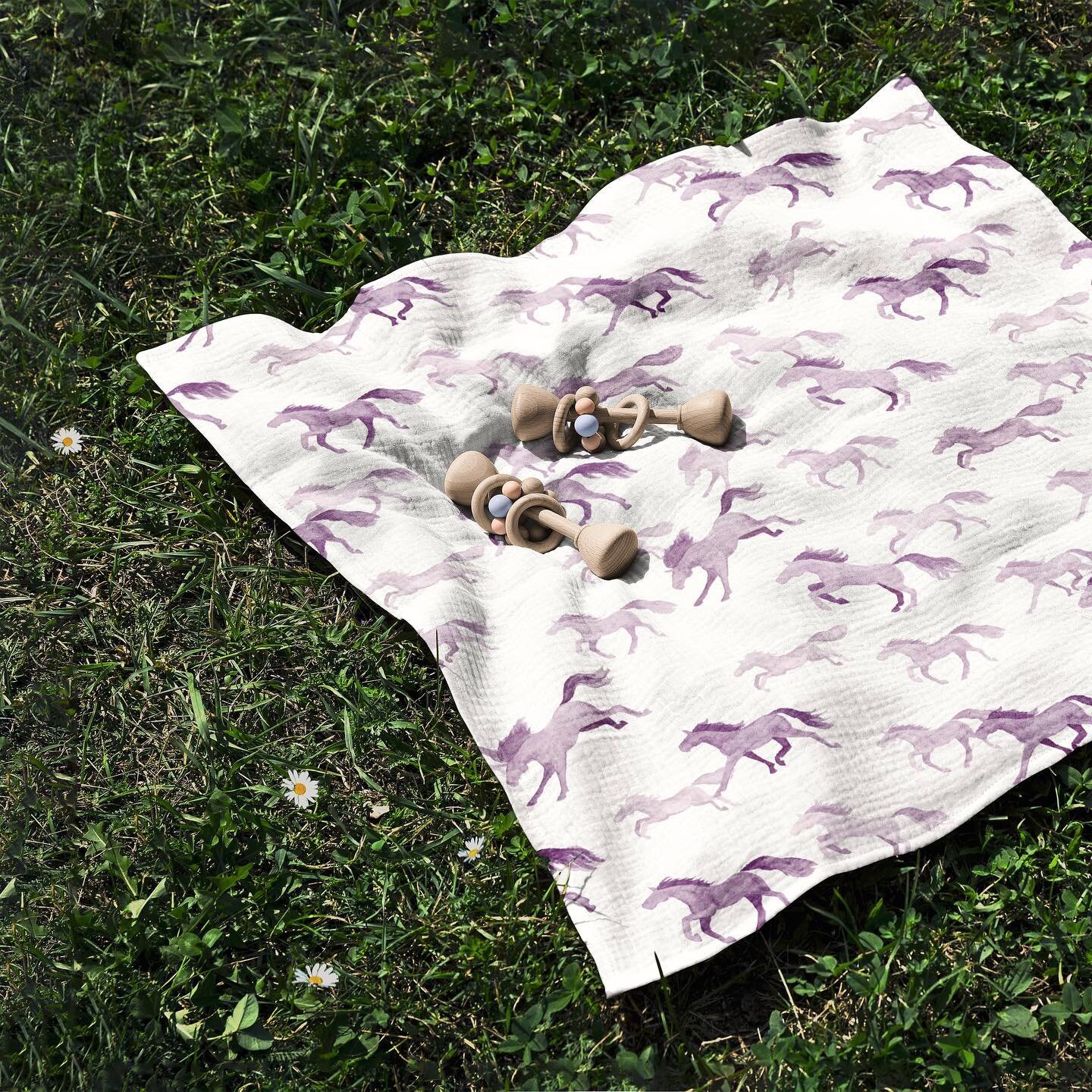 Little blanket with Watercolor Horses 🦄 

If you like this design, it&rsquo;ll be available on March 1st exclusively through @naturalrootsfabric on their organic and natural fabrics. 

-

La petite doudou &ldquo;chevaux aquarelle&rdquo; 🦄

Si tu ai
