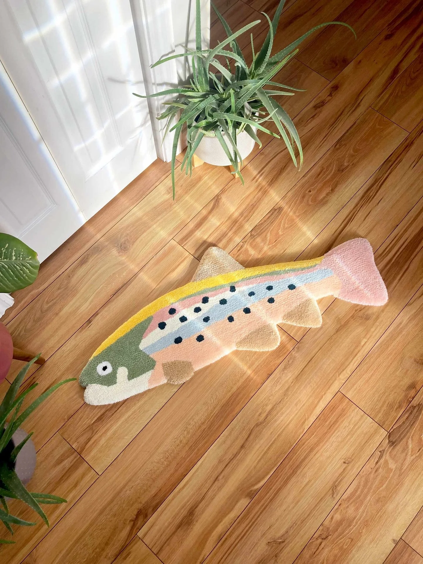 Qu&rsquo;en penses-tu ? C&rsquo;est de loin l&rsquo;un des plus grands tapis que j&rsquo;aie r&eacute;alis&eacute;s jusqu&rsquo;&agrave; maintenant, mesurant environ 90 cm. O&ugrave; le mettrais-tu chez toi ? 

-

What do we think? This is by far one