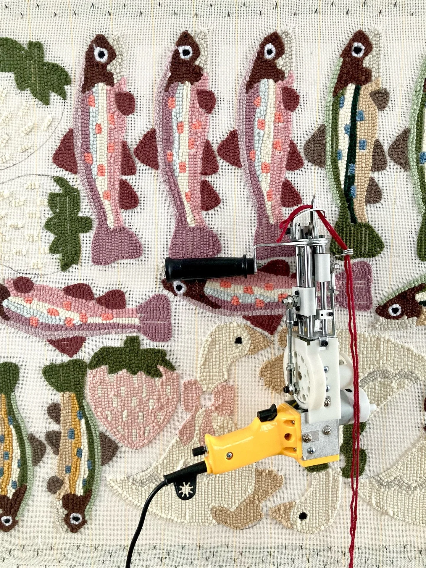 Dernier sprint avant No&euml;l! Quelques projets en cours des derniers jours! 

-

Last sprint before Christmas. Some projects from the last few days!

#cozyhomedecor #faitauquebec #quebecoriginal #handmaderugs #wallhanging