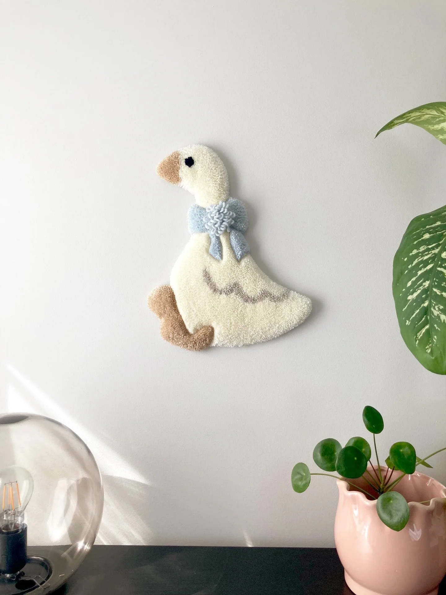 Le cadeau parfait pour ton prochain baby shower. Disponible en plusieurs couleurs ou &agrave; la commande sur mesure.

-

The perfect gift for your next baby shower. Available in several colors or made to order.

#nurseryart #babyshower #newmom #expe