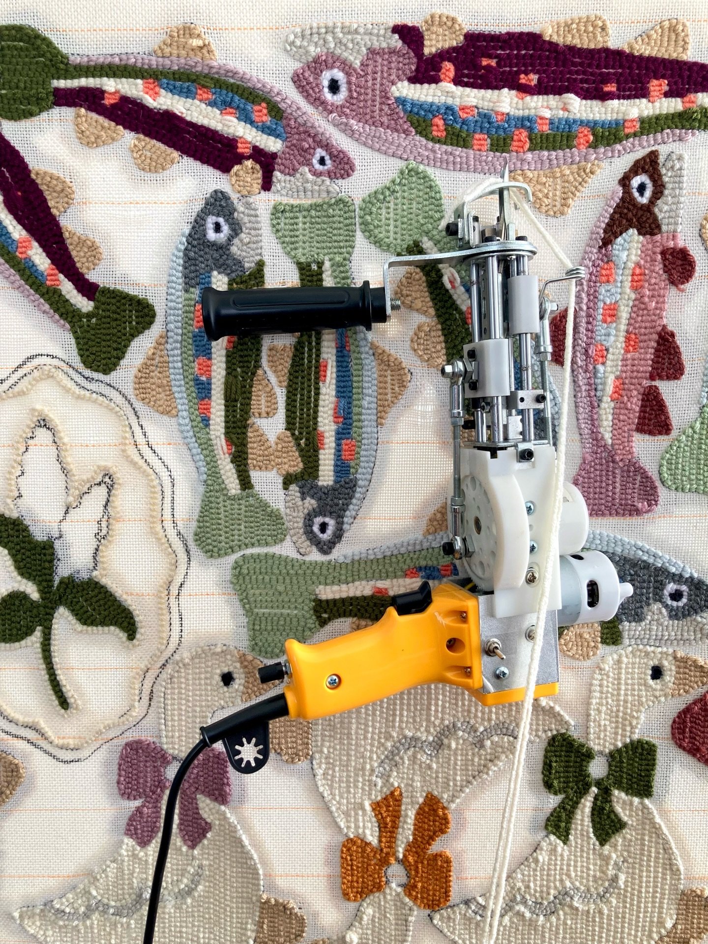 Not me, summoning warm weather with cute spring colors&hellip; 🌷

#springpalette #colorlover #homedecorating #wallrug #cuteart