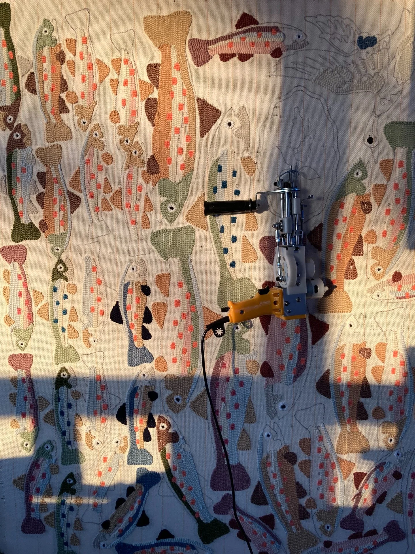 Life at the studio lately 💛

#tufting #wallart #fishart