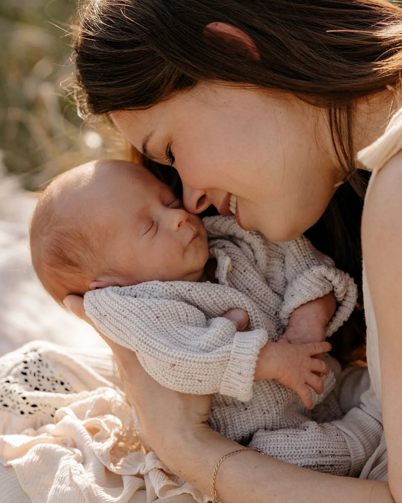 Newborn 

Ich bin so gl&uuml;cklich, dass ich so viele von euch bereits in der Schwangerschaft begleiten durfte. 
Manche Familien sogar schon bei mehreren Kindern und es ist so sch&ouml;n zu sehen, wie aus liebevollen Paaren Eltern werden und pl&ouml