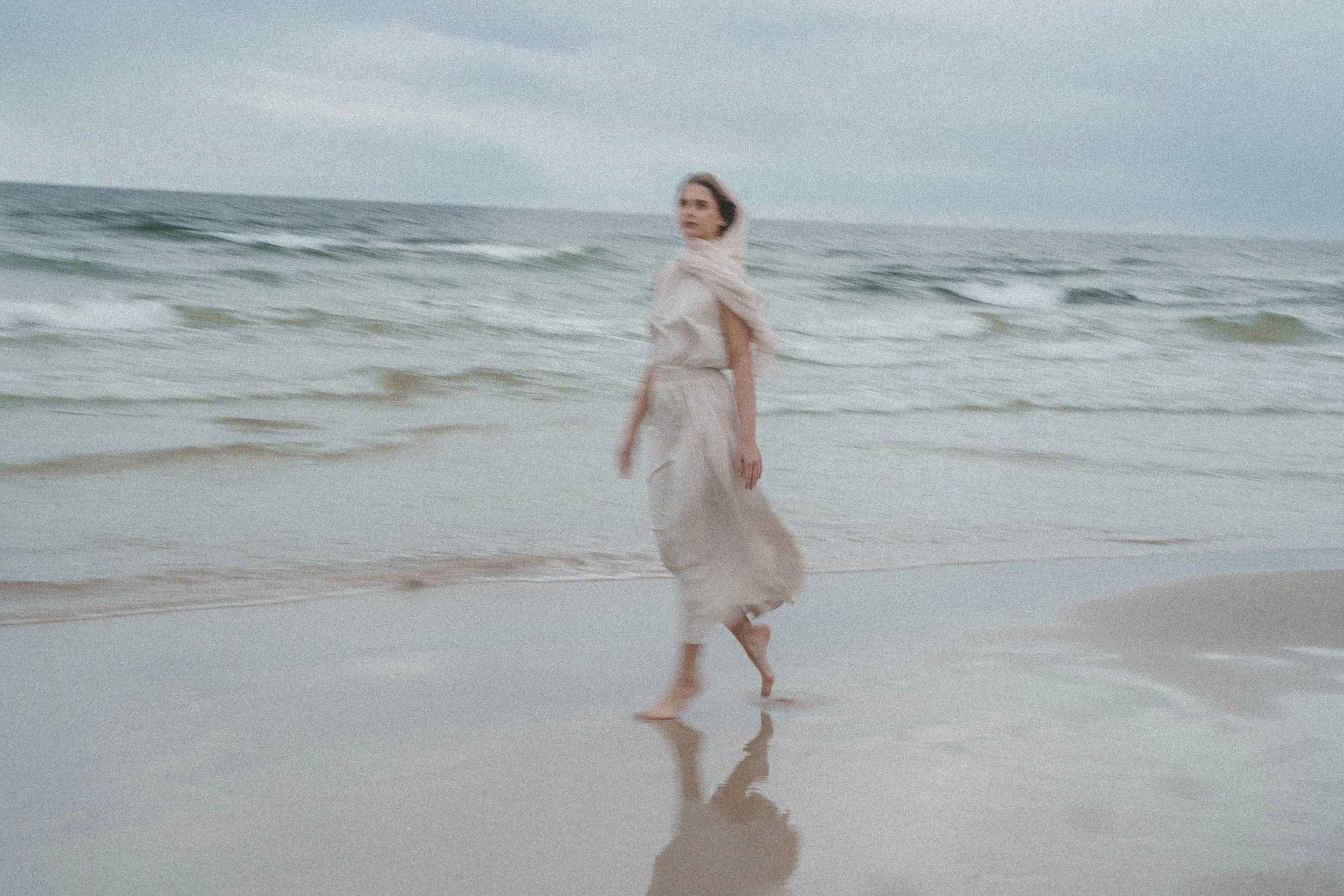 meninė fotosesija prie jūros
