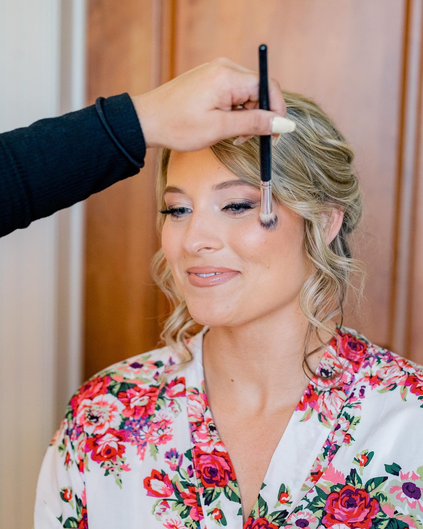 Humidity, dancing, crying, sweating, &amp; partying the night away can&rsquo;t stop a @bhilsbeauty bride from looking her ✨ best ✨ allll day/night long!

It helps having @coliveeee as a canvas (because 😍) buuut your hair/makeup artist knowing what p