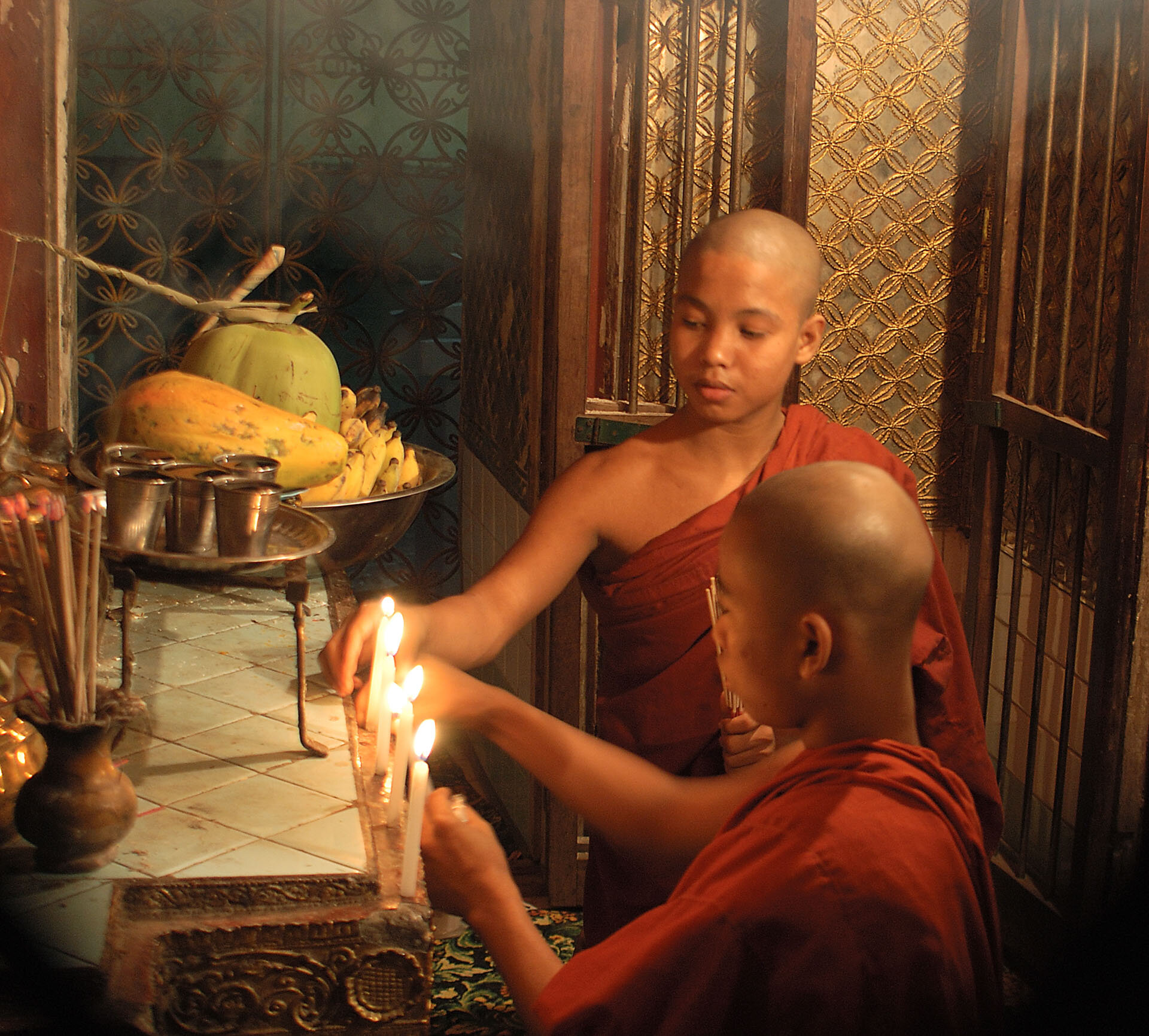 monkslightingcandles.psd