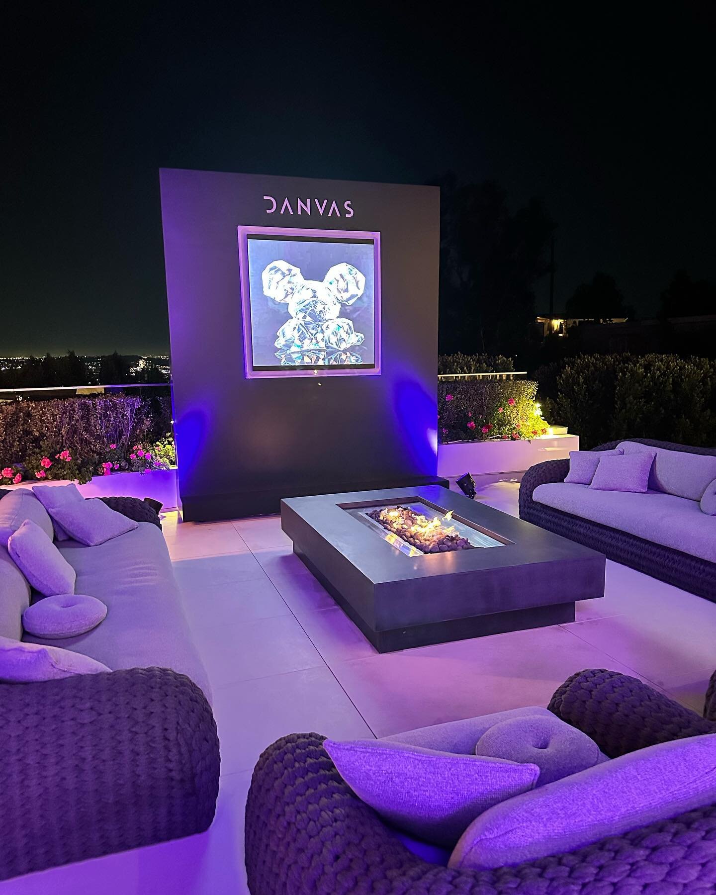 Such a beautiful event for the launch of @danvas.art , thank you @chrisdelicioso88 for trusting us with your amazing event. Check out some pics from the event. #catering #cocktailparty #westhollywood #hollywoodcaterer #cheflife #cocktails #hollywoodh