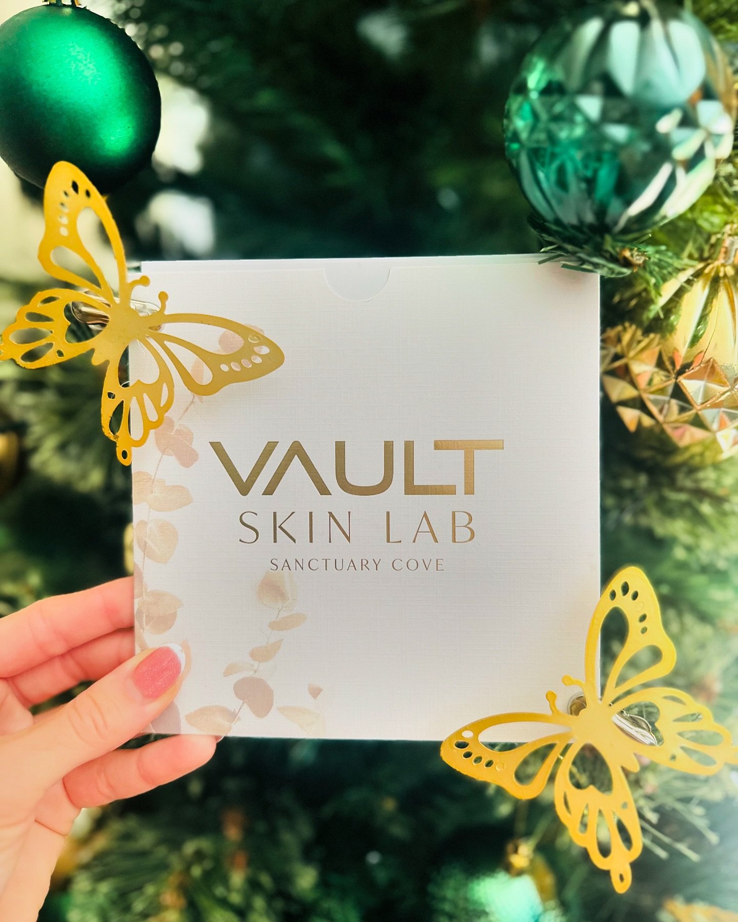 🎄✨ Holiday Magic Awaits! ✨🎄

Looking for the perfect Christmas gift? 🎁 Come in and grab your gift vouchers today! Our stunning, festive cards will make your presents extra special. 💌

Give the gift of relaxation, beauty, and self-care this holida