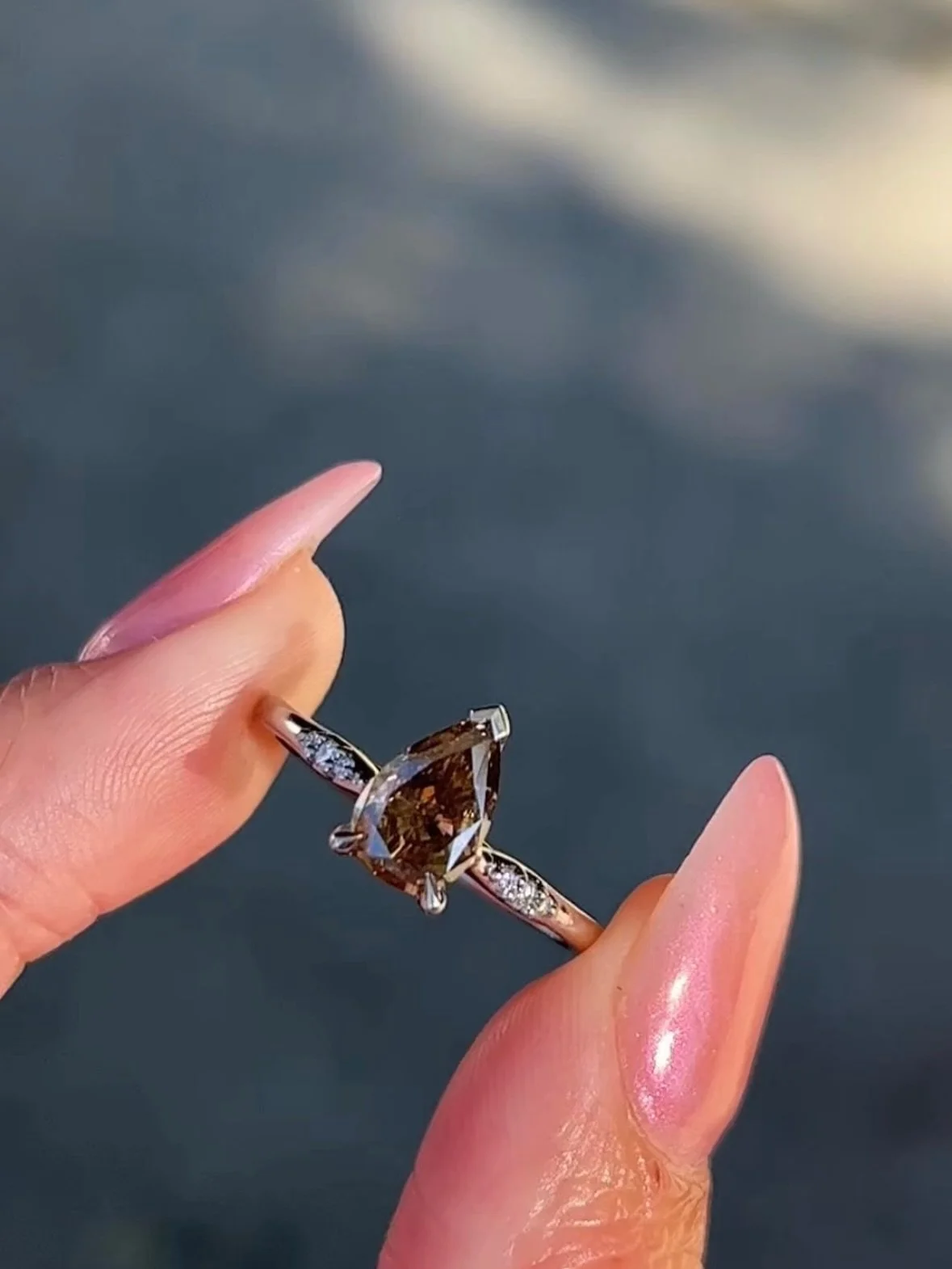 ✨if you&rsquo;re not a believer in fate, I&rsquo;m sure you will be after reading this! 

Bespoke for Jasmine 🔮✨

Jasmine reached out after being a long-time follower of ours - she had always dreamed of a salt &amp; pepper diamond and wanted my opin