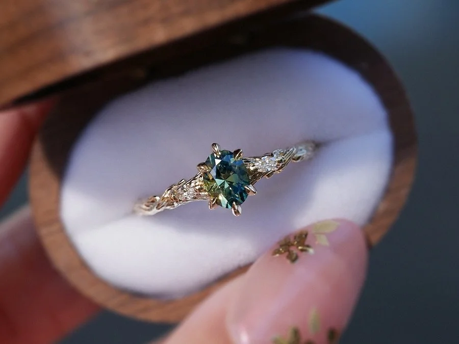 four/FIVE 🌙🧚🪼🌌✨

This otherworldly ring is Sam&rsquo;s favourite out of the five One of a Kind rings we made for this ring release and I might have to agree with him. The sapphire is a glowy vortex of oceanic teals, seafoam greens, and deep cerul