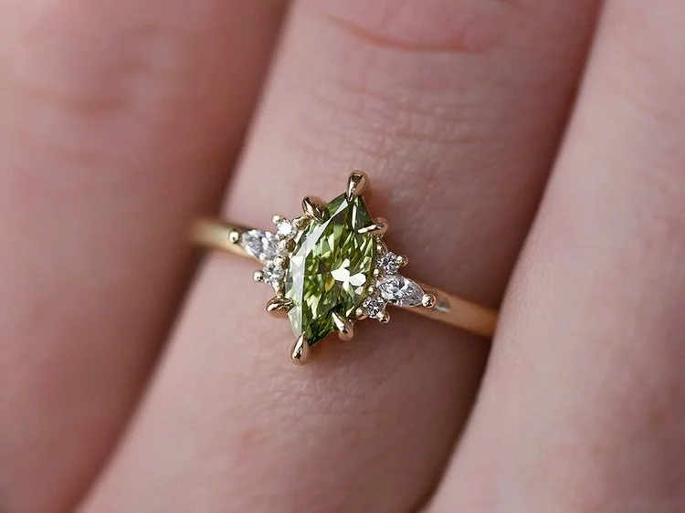 five/FIVE ✨🌿🍃🪩🌟

dreams of a secret garden, of a verdant meadow, of morning sunlight glimmering through new spring leaves. One of the sparkliest stones I&rsquo;ve ever had the pleasure of working with, is this immaculate green lab marquise diamon