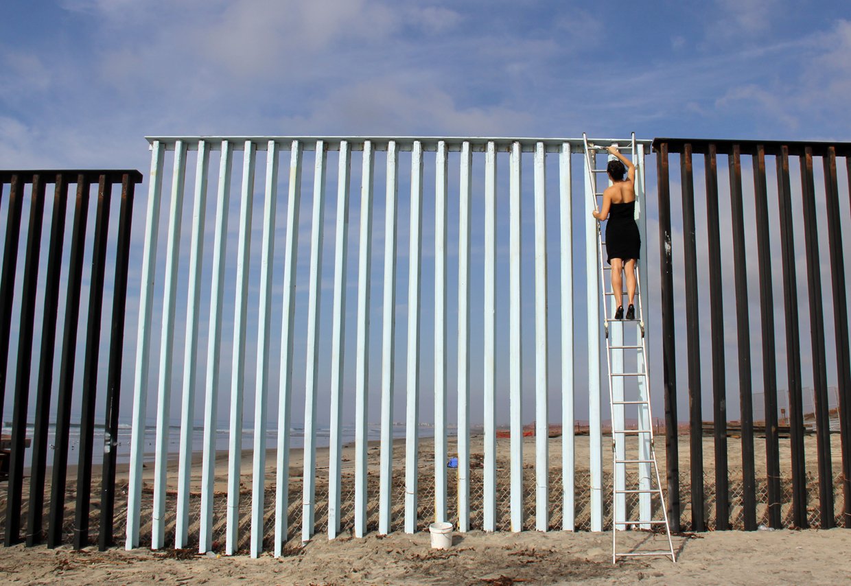  Erasing the Border 