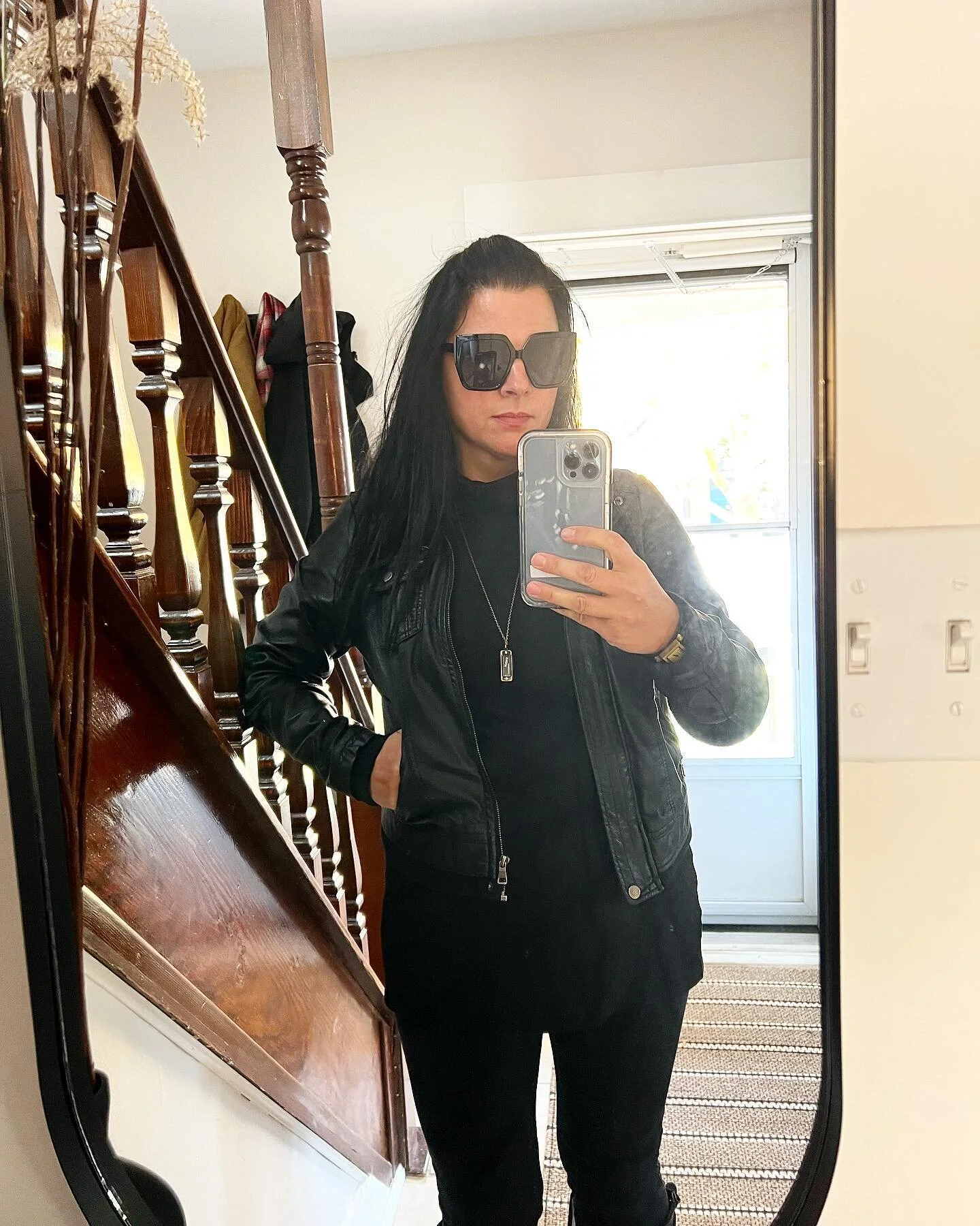 Fris mirror. As is now tradition, every time I&rsquo;m in your house alone @frankeym 🤷🏻&zwj;♀️