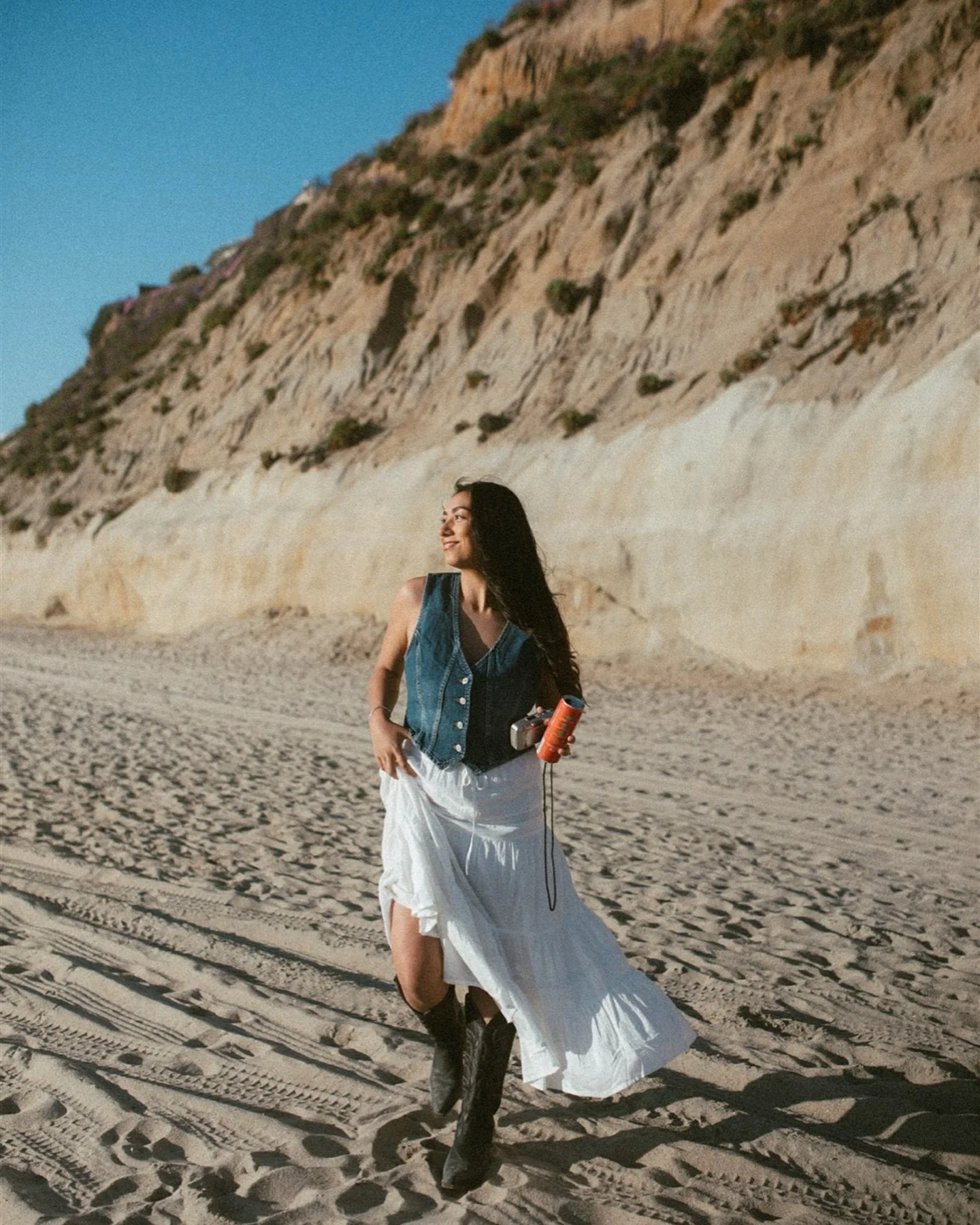 GIVEAWAY!✨

I&rsquo;m offering a FREE 45-minute photo session + one roll of film 🎞️ Here&rsquo;s your chance to document you and your loved ones!

To enter:
	1.	Follow me
	2.	Like this post
	3.	Tag 2 friends and comment what you&rsquo;d use this ses