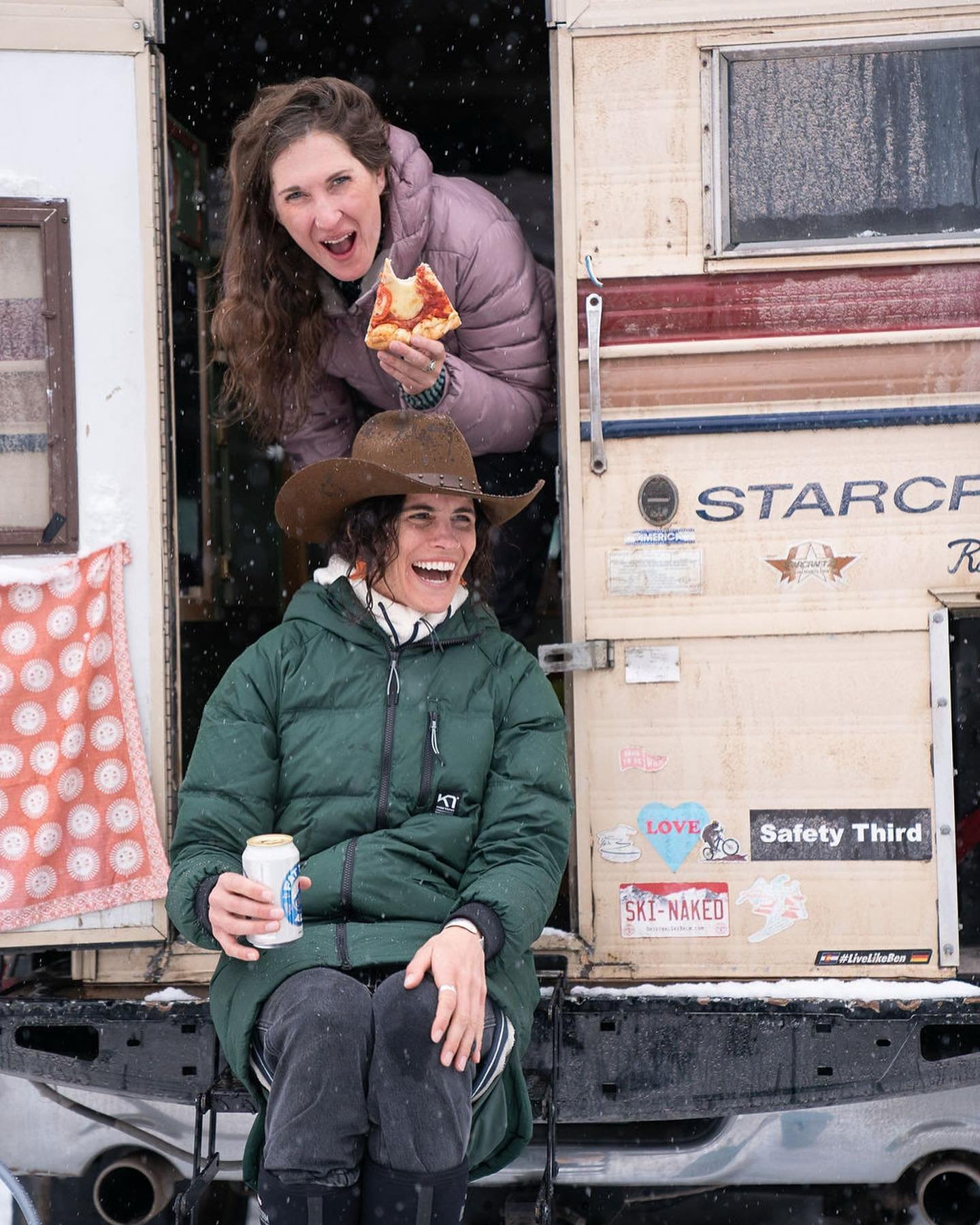 just your winter pic of @jennnnygirl and I in a truck having fun 🤘🏽

@boottanfest @buck.wild.coffee #friendship #pizza #coffee #truckcamper #colorado #buckwild