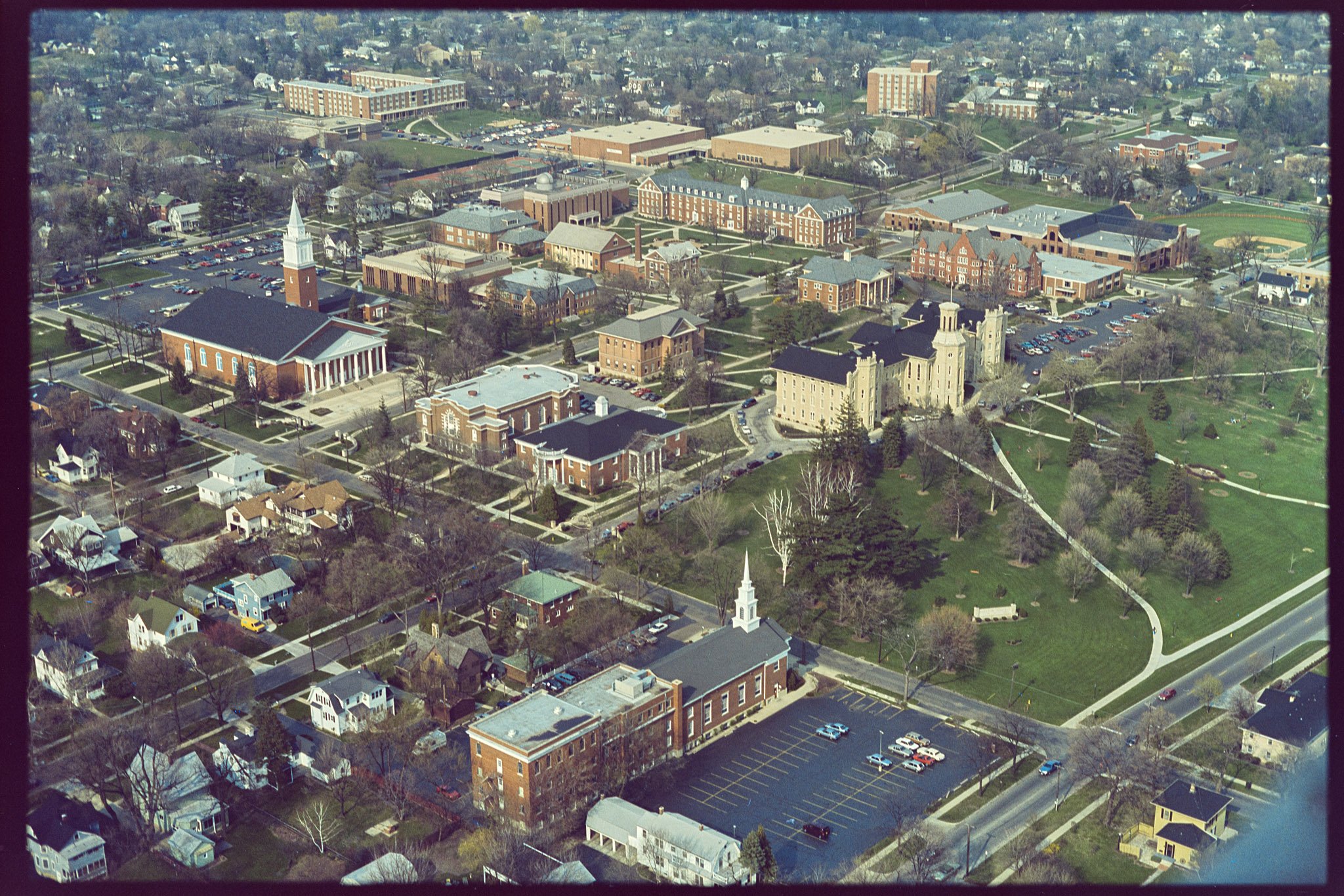 Aerial photo of college campus, April 21, 1989