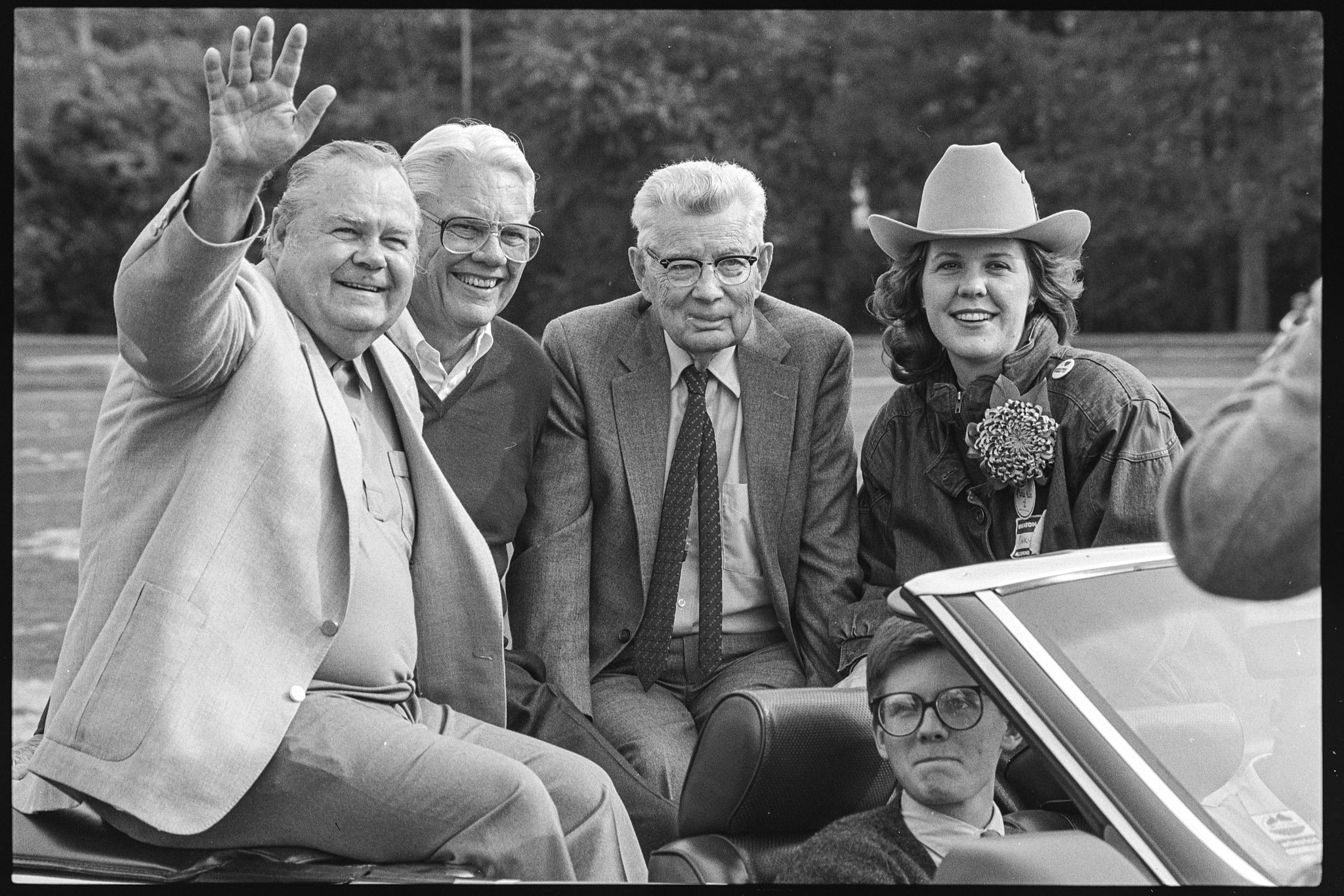 Homecoming parade- current and former Alumni Association directors, October 9, 1988